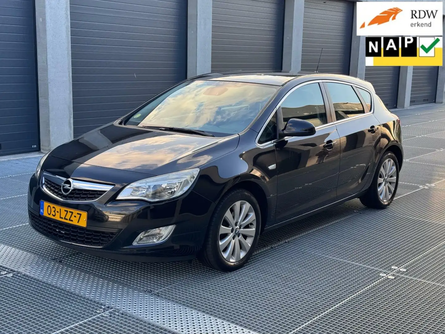 Opel Astra 1.4 Cosmo|sensors|cruise|boekjes|sportvelgen Negro - 1