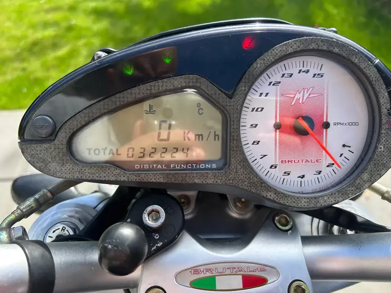 MV Agusta Brutale 910 - foto 6