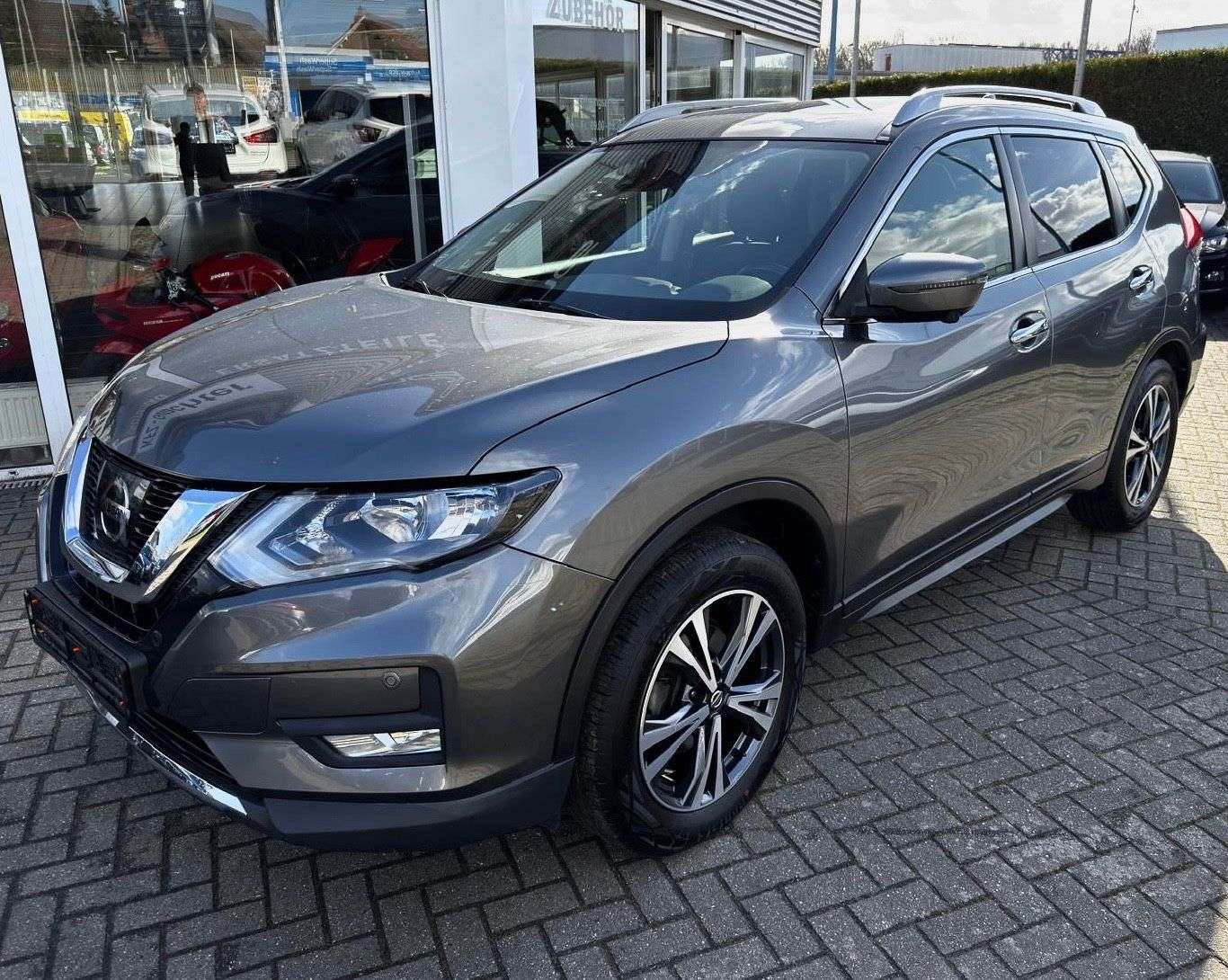 Second hand Nissan X-Trail 1.6