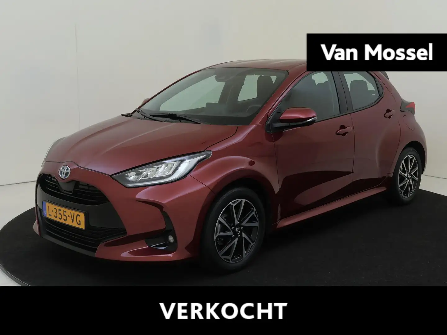 Toyota Yaris 1.5 Hybrid Dynamic | Airco / Camera / LM Velgen Rood - 1