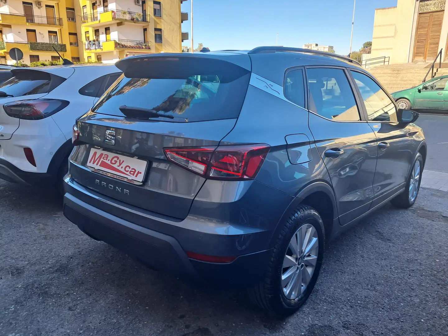 SEAT Arona 1.6 TDI 95 cv Style Gris - 2