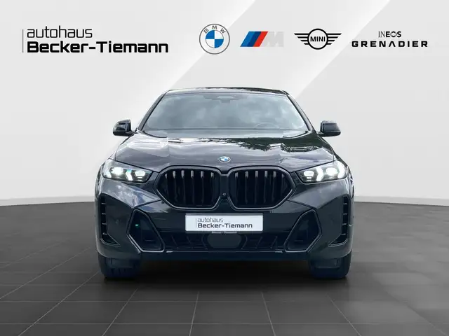 BMW X6 view 2