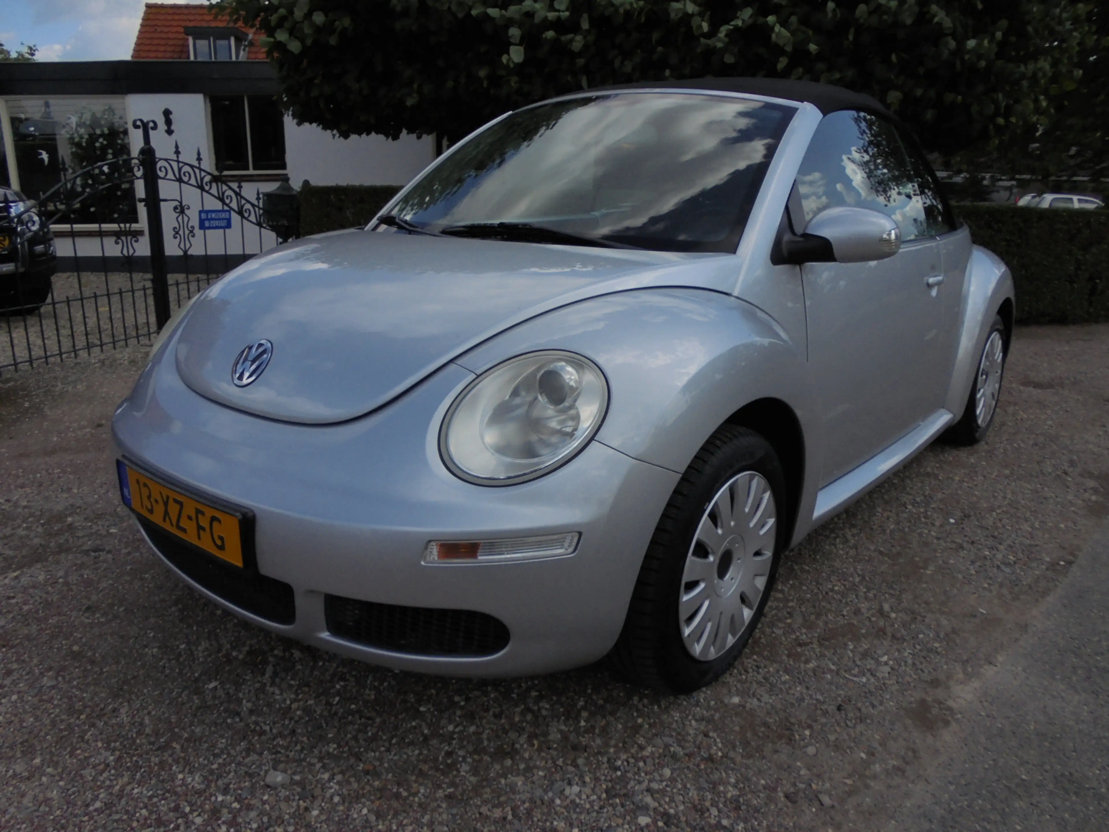 Volkswagen New Beetle Cabriolet 1.6 Highline **NL-AUTO**122.000 org.km.N — photo 2