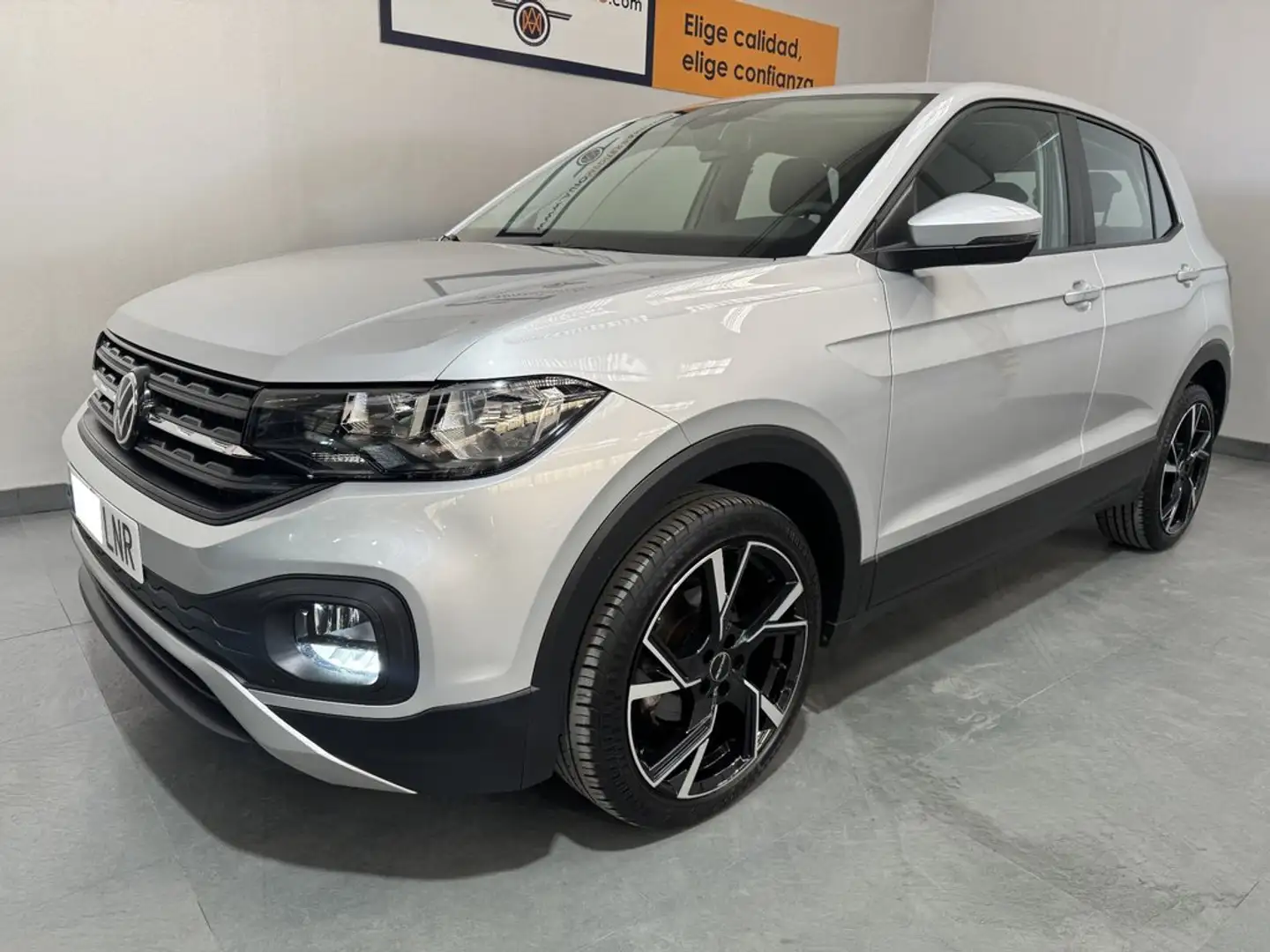 Volkswagen T-Cross 1.0 TSI Advance Gris - 1