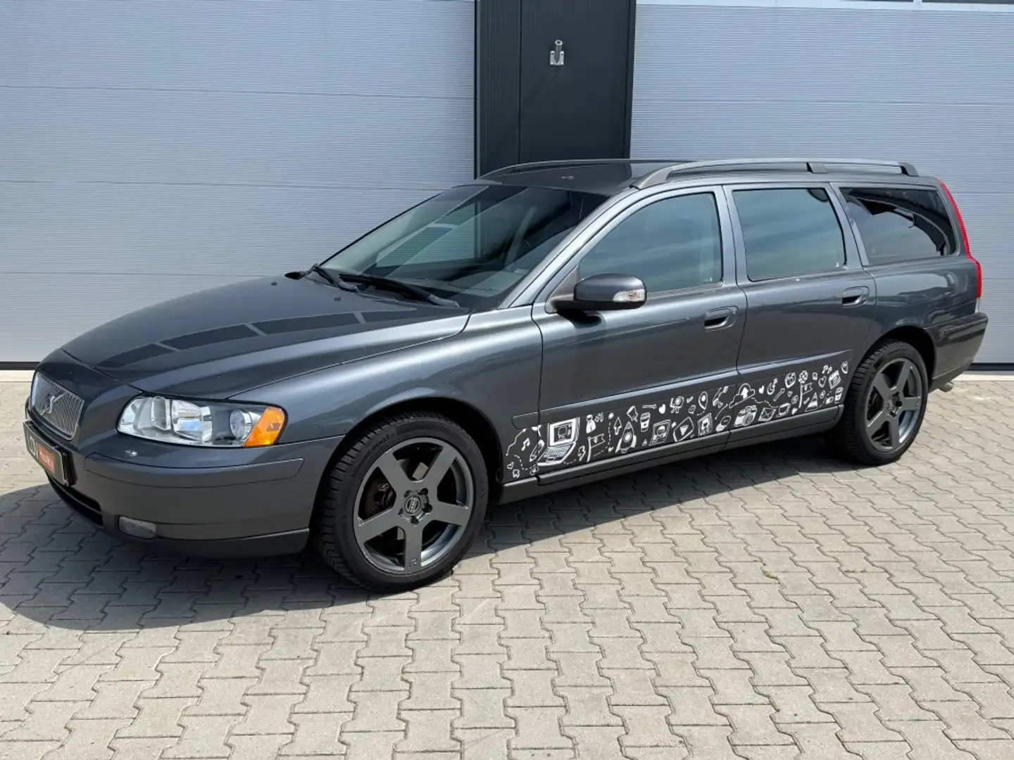 Volvo V70 2.4 EDITION II SPORT / Model 2007 / Trekhaak / Goe Gris - 1