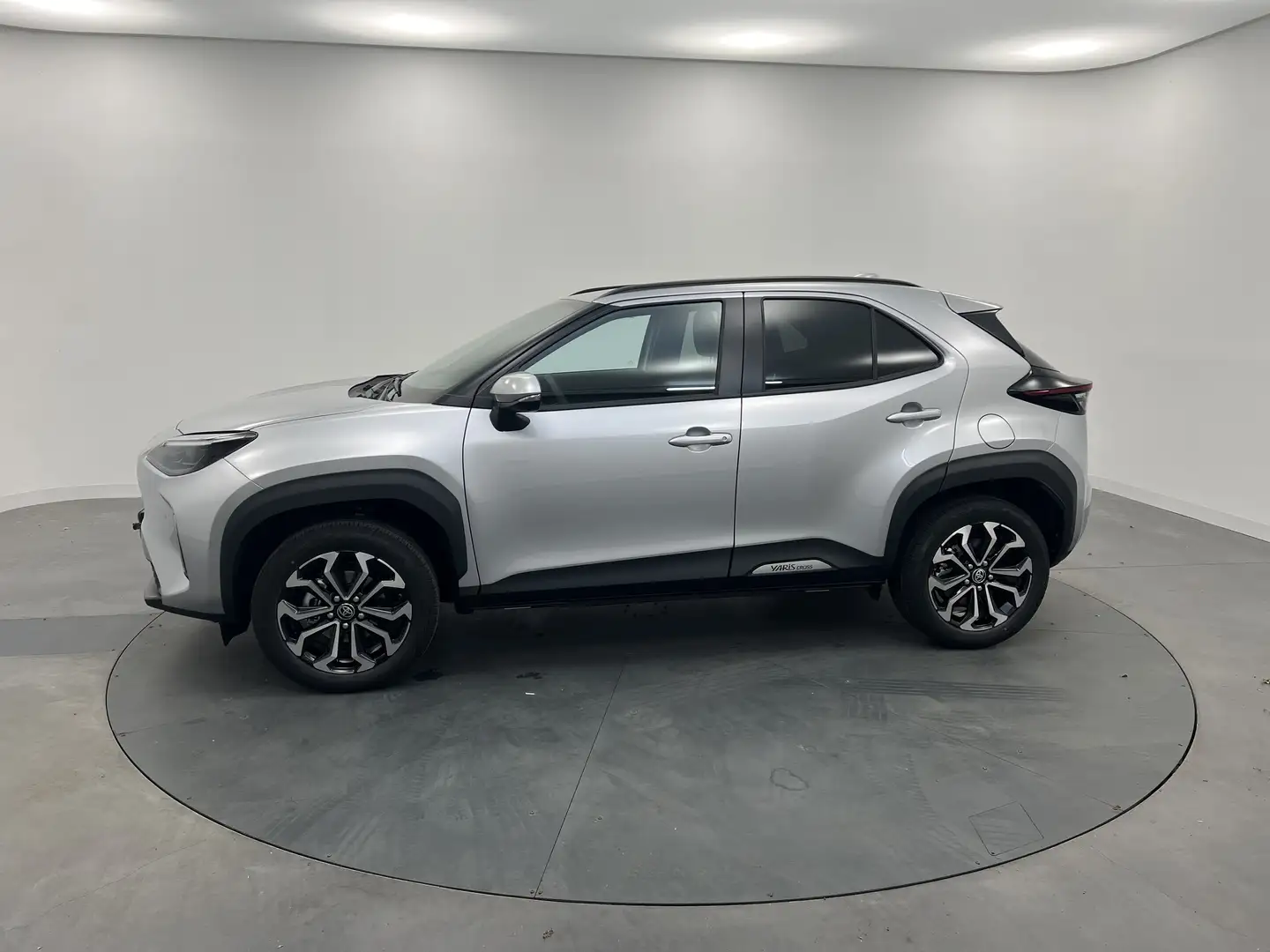 Toyota Yaris Cross 116h 2WD Design Grijs - 2