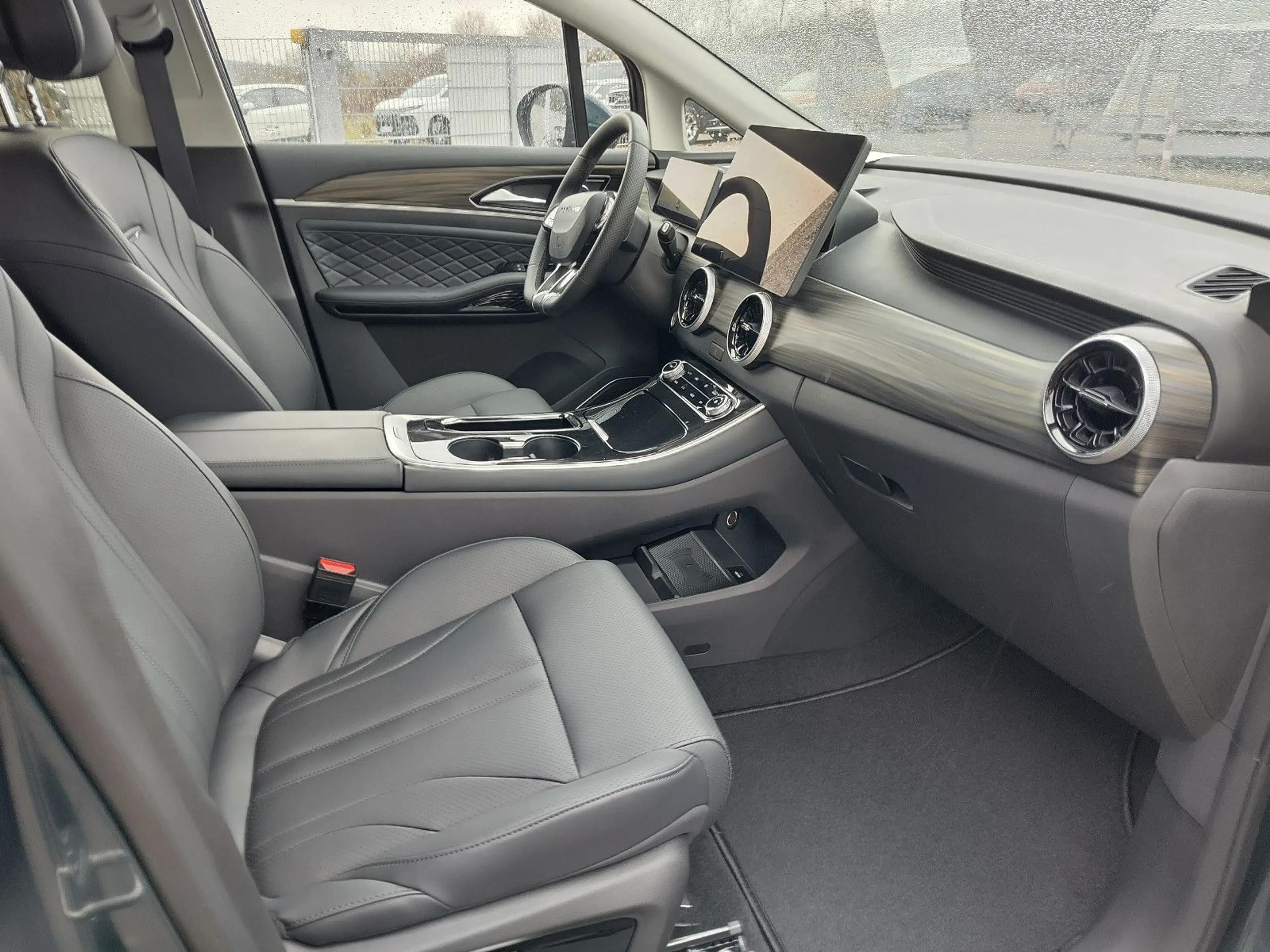 DFM Forthing 4 PHEV Apple/Android 360°Kam u.v.m. — photo 14