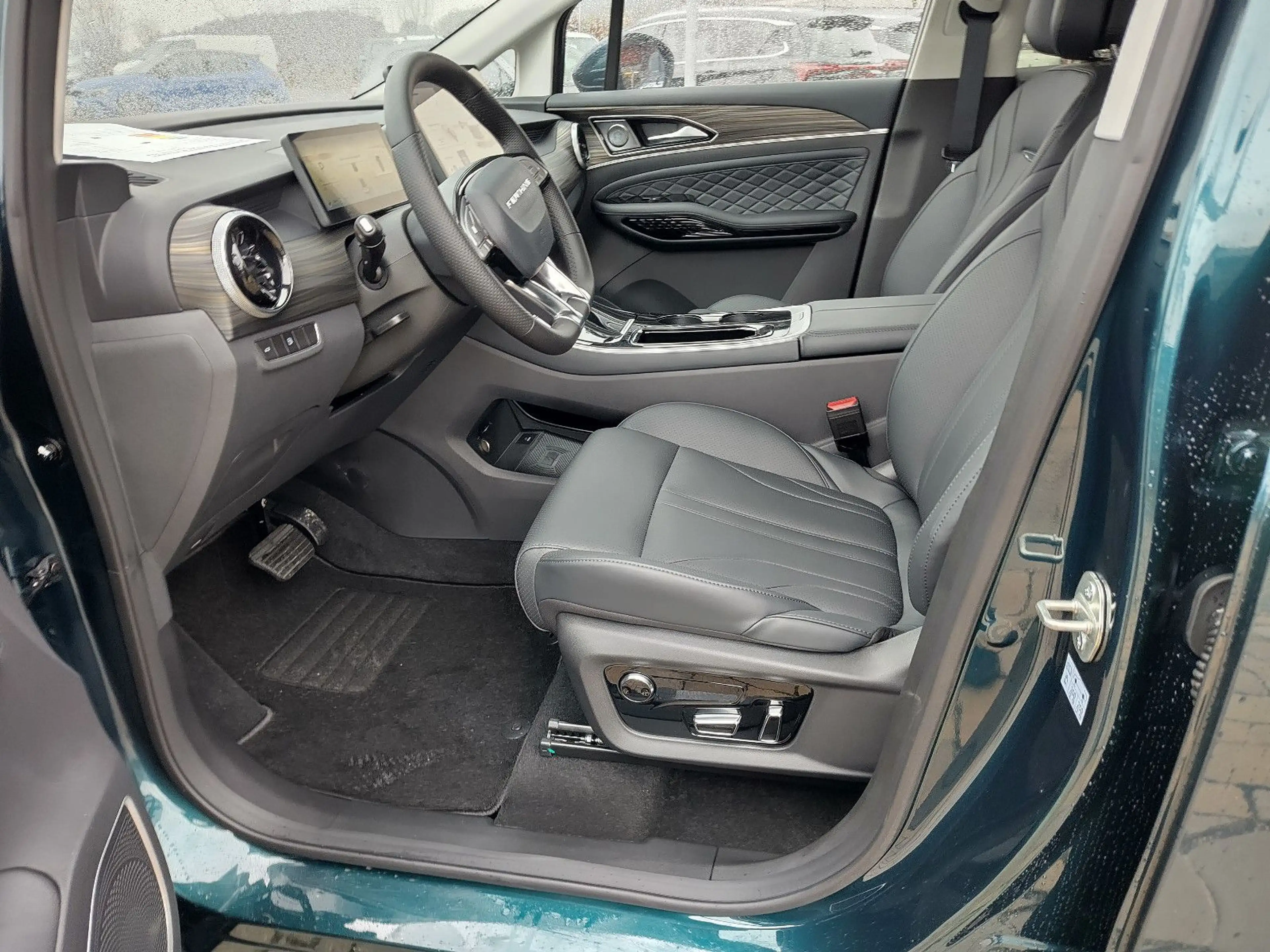 DFM Forthing 4 PHEV Apple/Android 360°Kam u.v.m. — photo 9