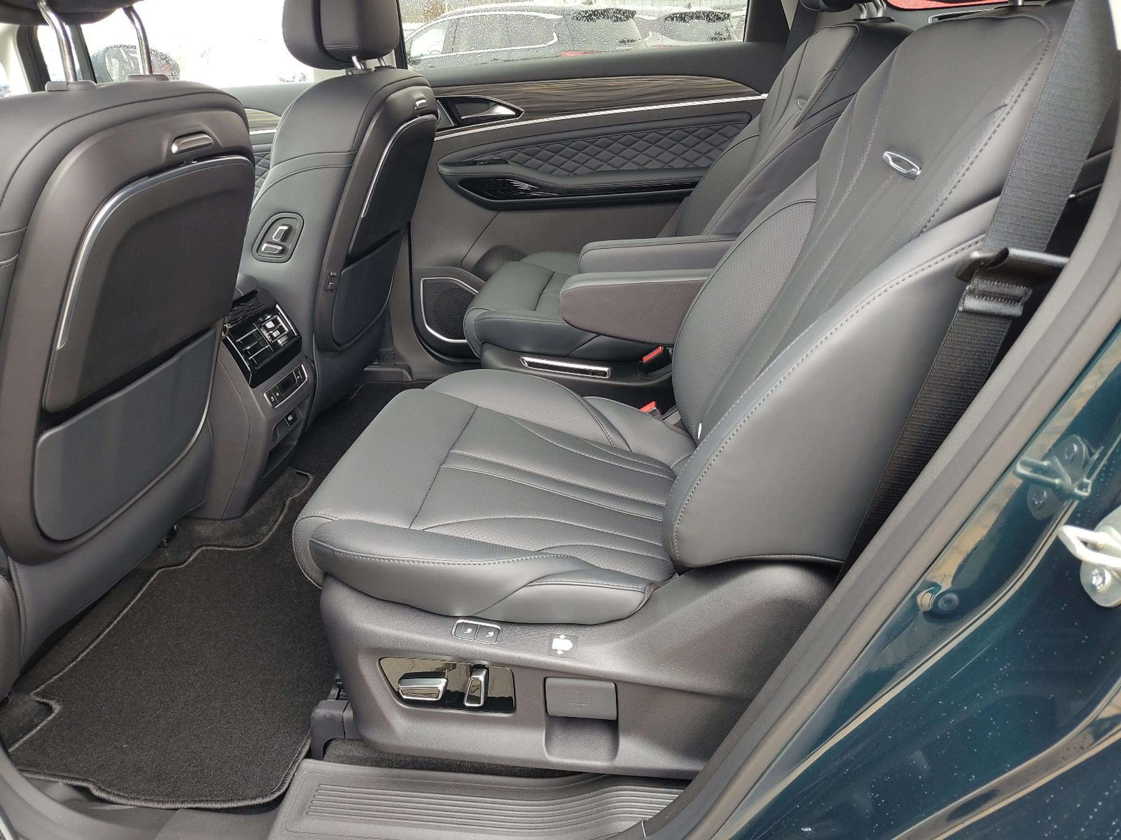 DFM Forthing 4 PHEV Apple/Android 360°Kam u.v.m. — photo 10