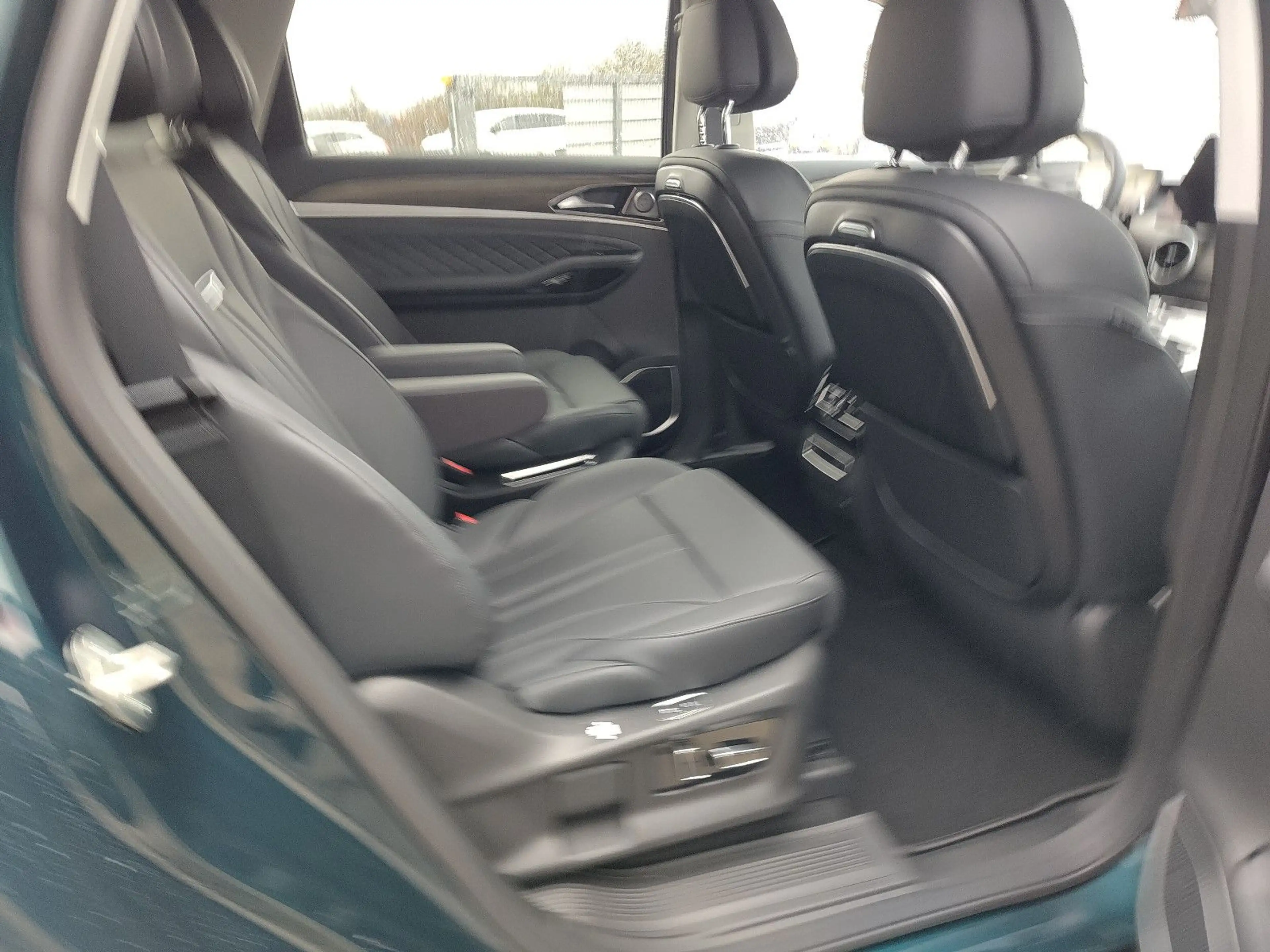 DFM Forthing 4 PHEV Apple/Android 360°Kam u.v.m. — photo 13