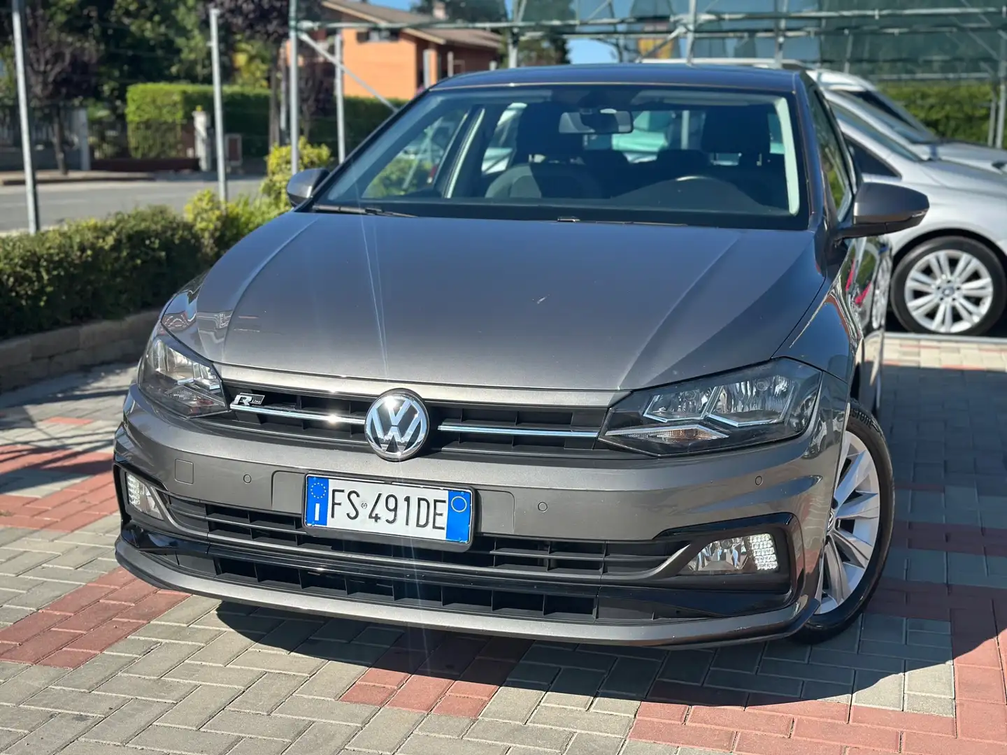 Volkswagen Polo Polo 1.0 TSI DSG 5p.R-LINE UNICO PROP Gris - 1