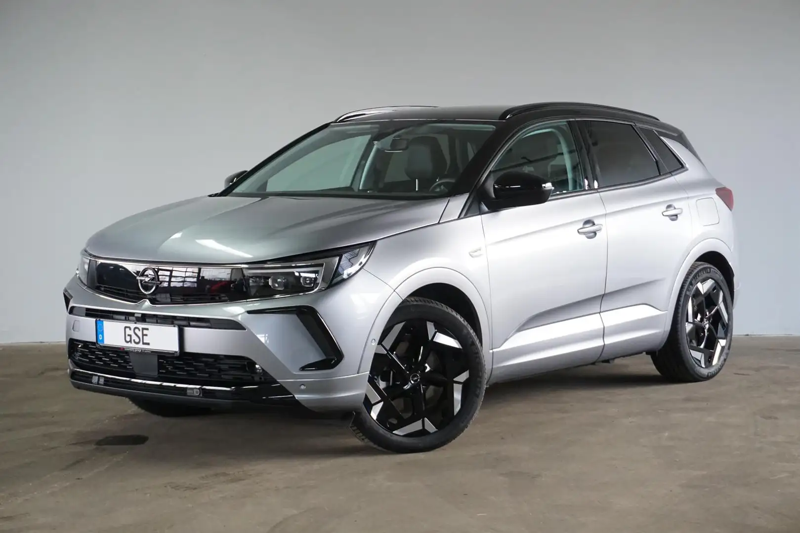 Opel Grandland GSe 4x4 Plug-In-Hybrid  AT | Alcantara Silber - 2