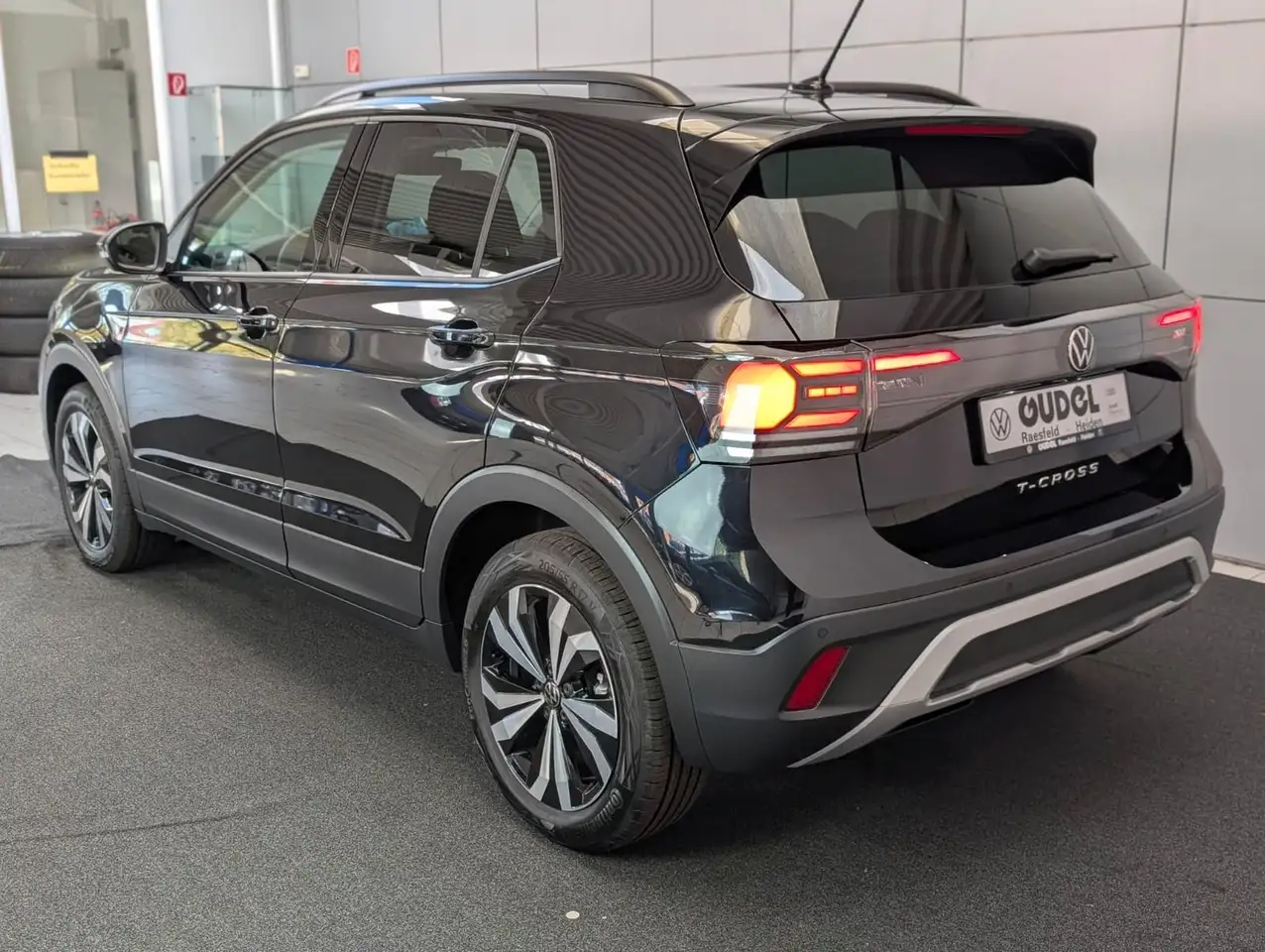 Volkswagen T-Cross 1.0 TSI DSG"Life"AHK App LaneASS 9