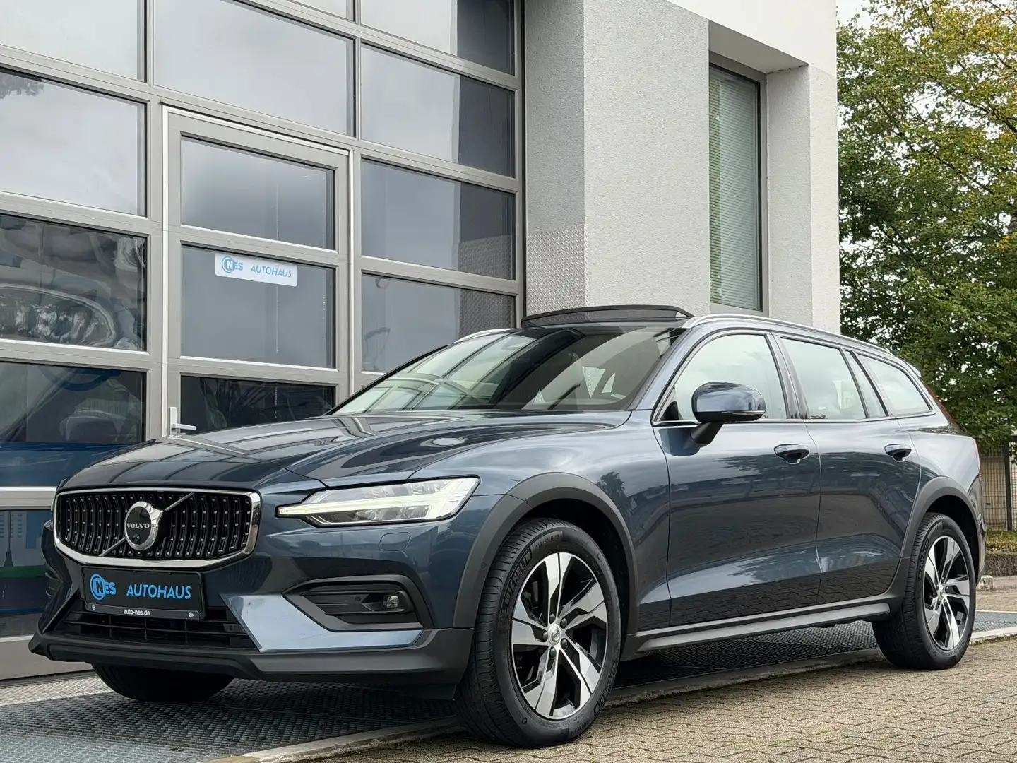 Volvo V60 Cross Country V60 CROSS COUNTRY AWD*ULTIMATE*PANO*H/K*360*HUD Blau - 1