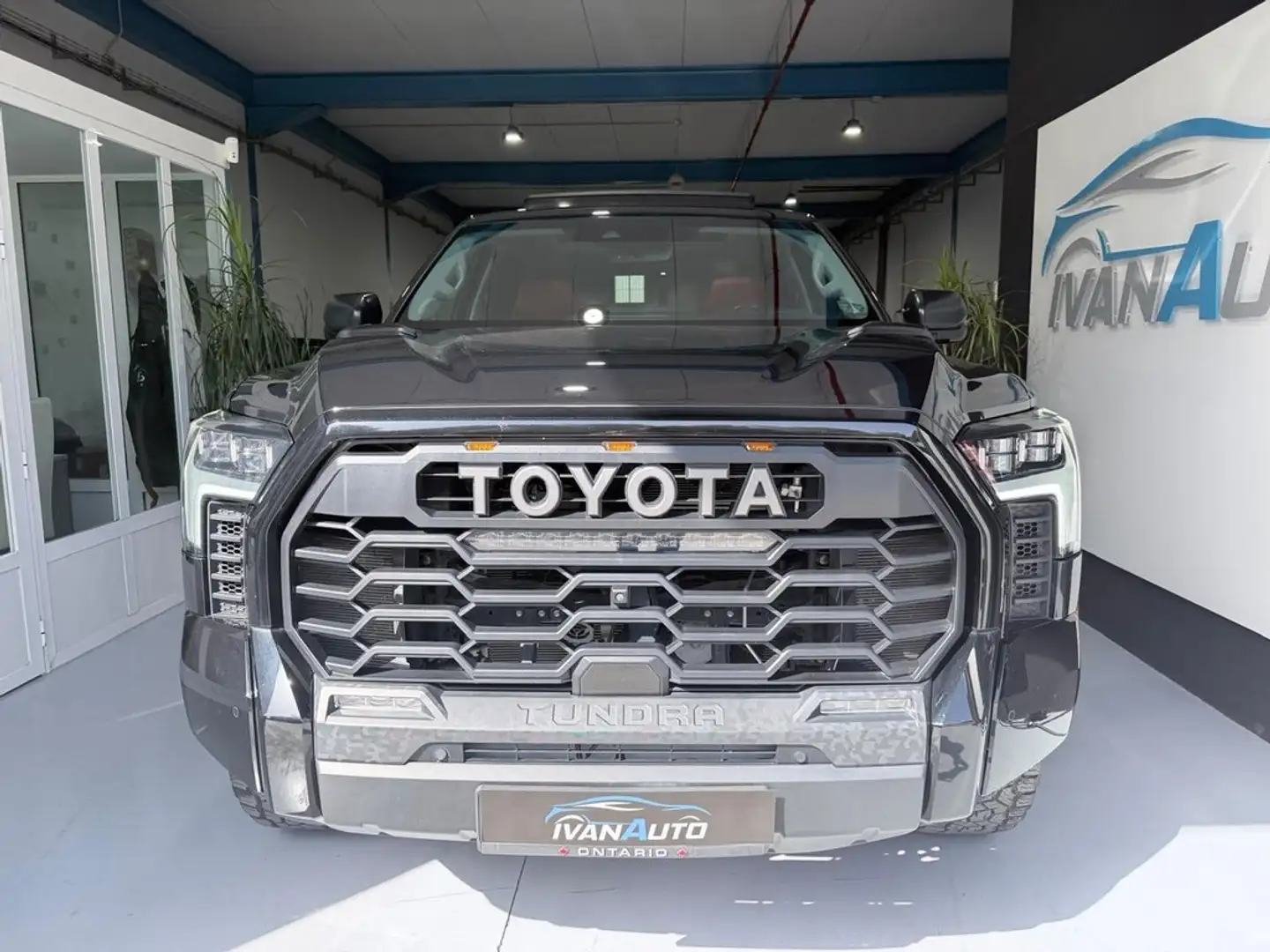 Toyota Tundra TRD PRO Negro - 2
