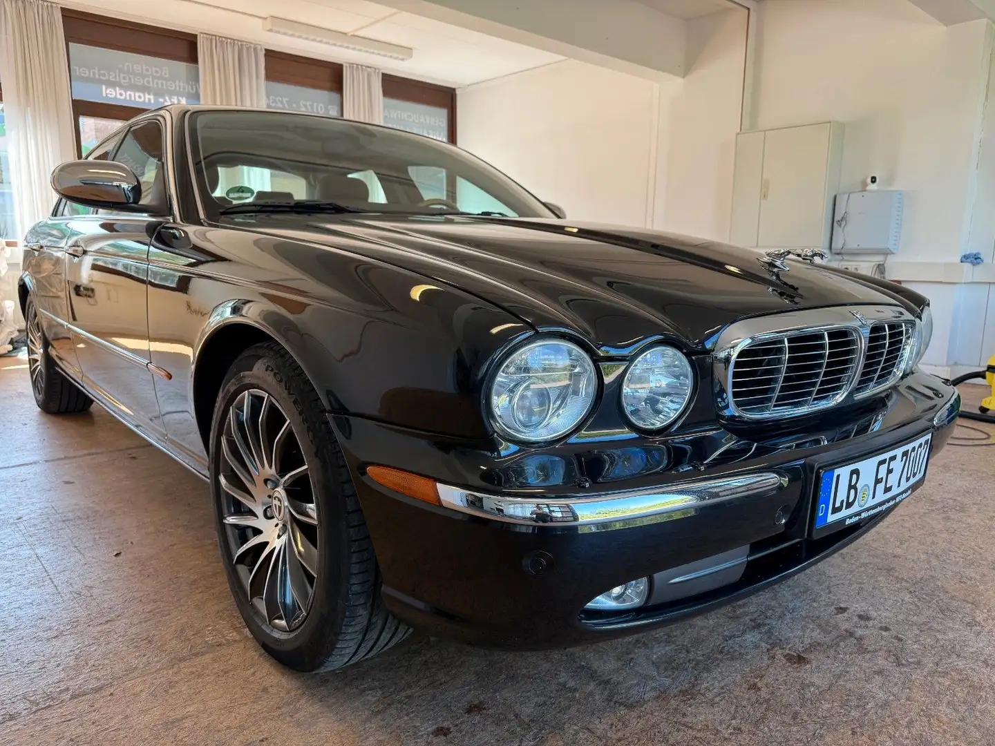 Jaguar XJ8 Schwarz - 2