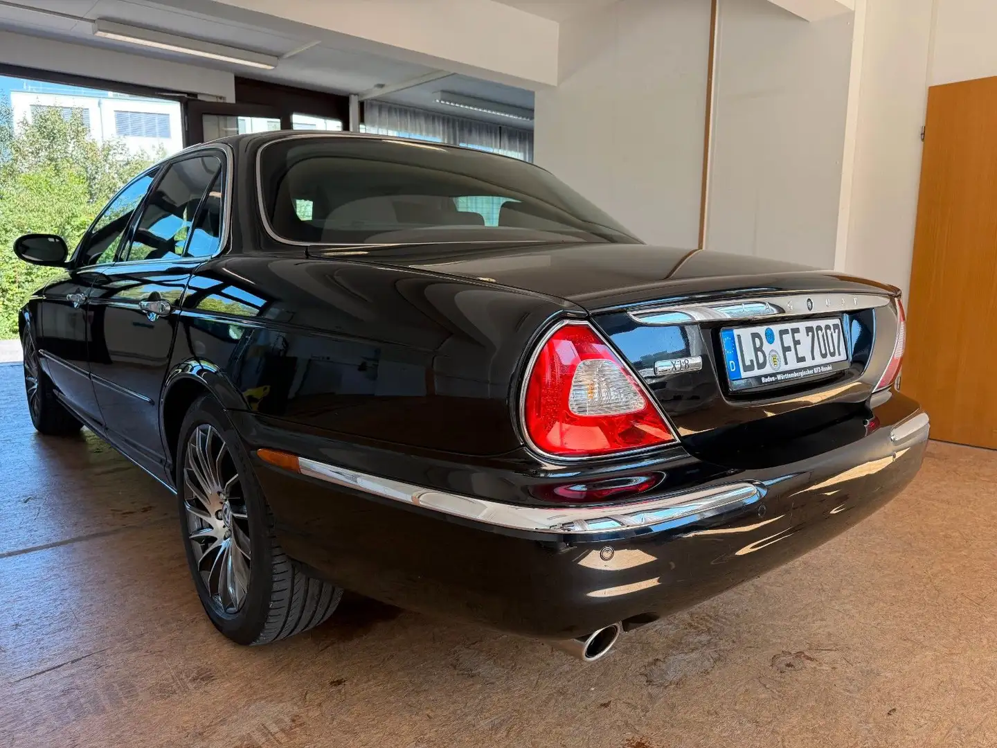 Jaguar XJ8 Schwarz - 1
