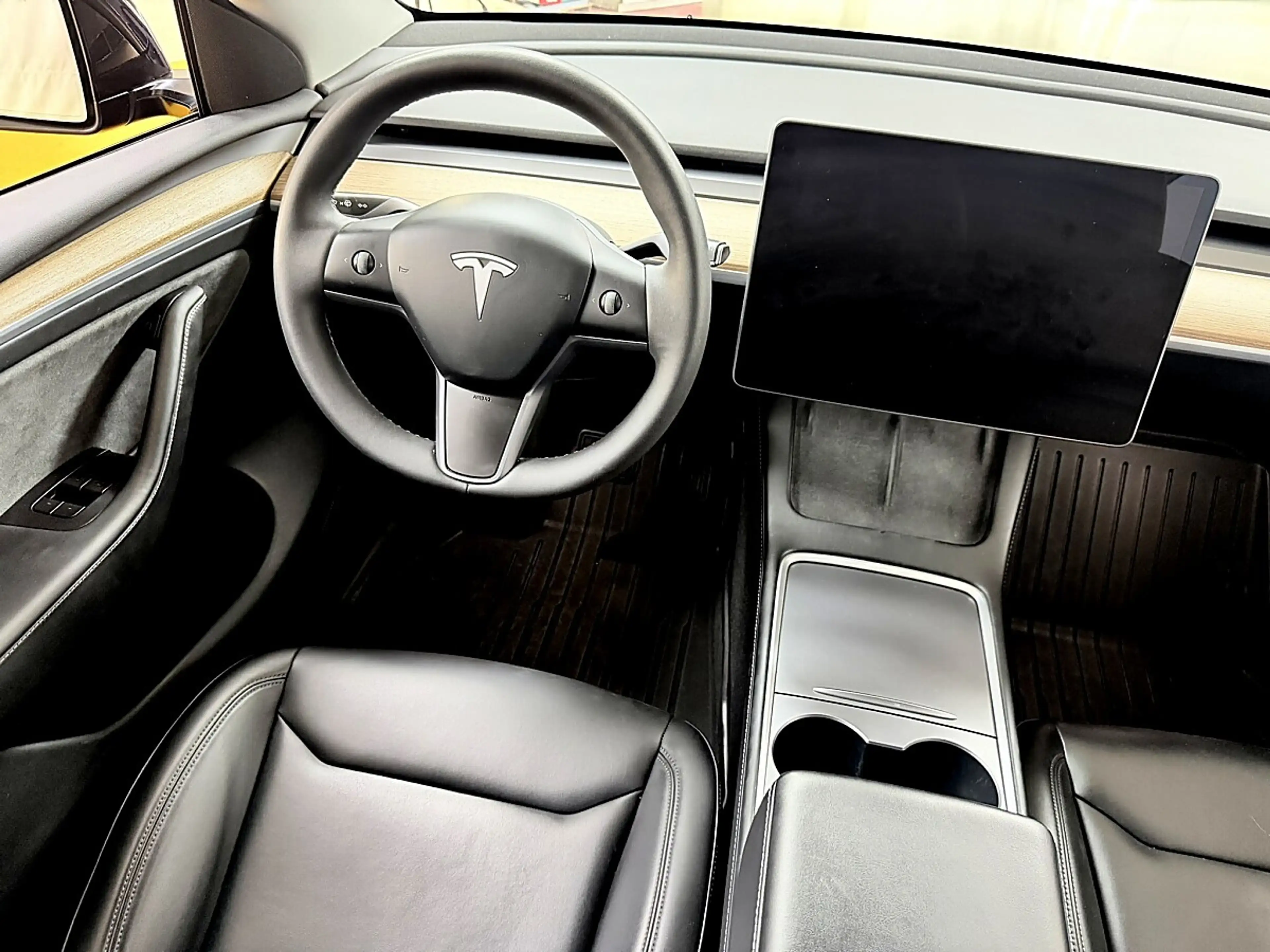 Tesla Model Y Long Range AWD 79kWh — photo 2