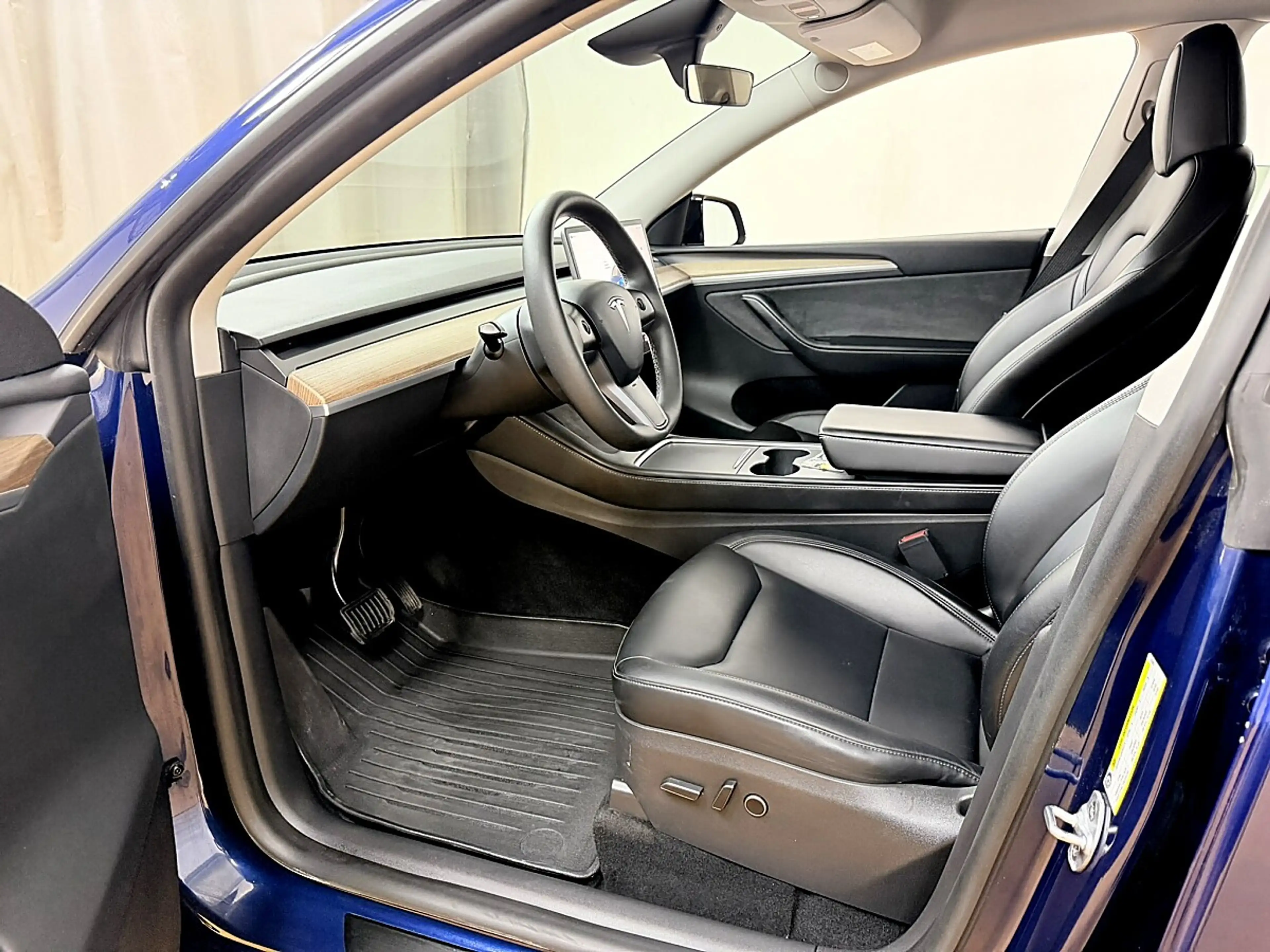 Tesla Model Y Long Range AWD 79kWh — photo 7