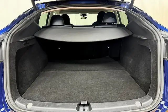 Tesla Model Y view 19