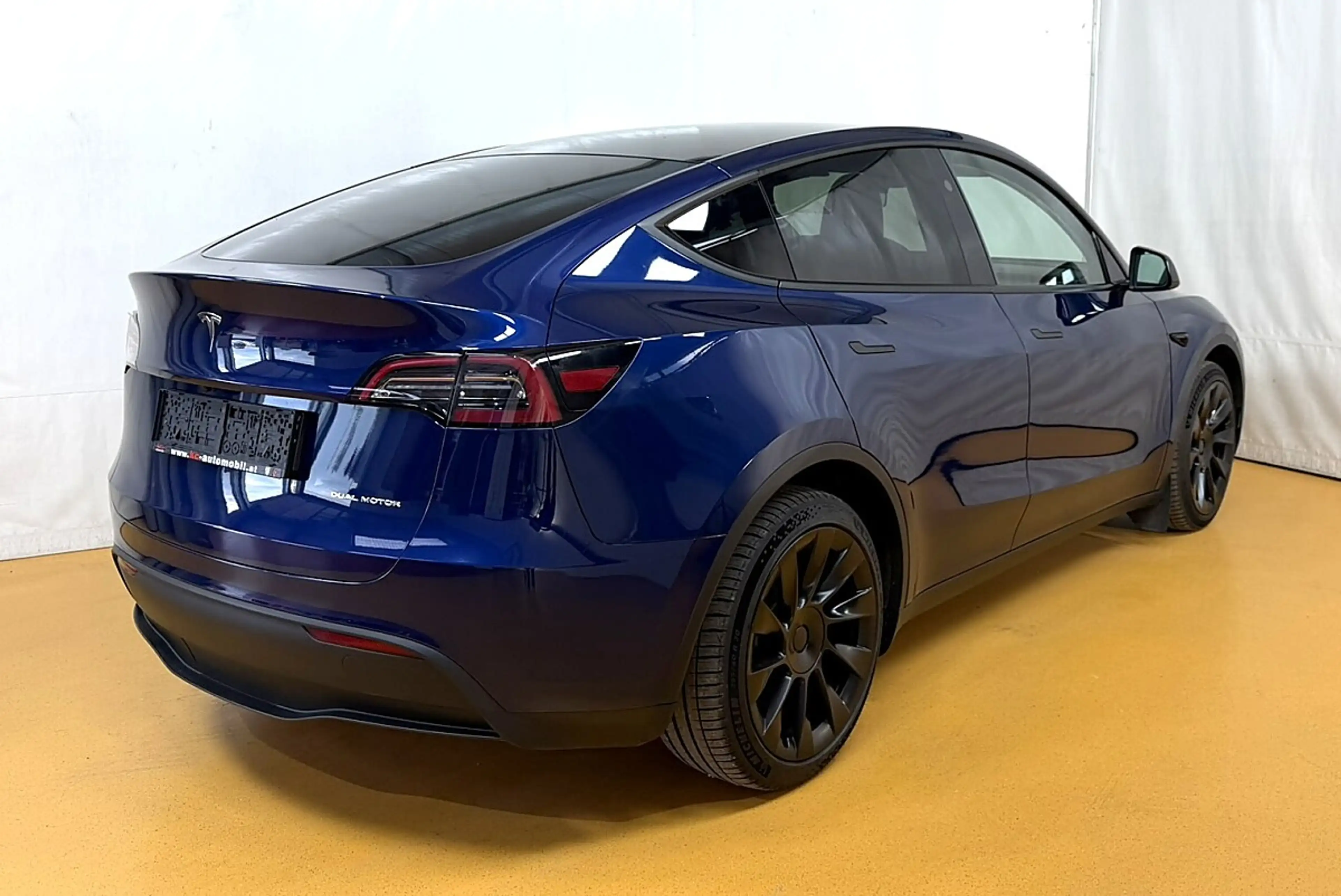 Tesla Model Y Long Range AWD 79kWh — photo 4