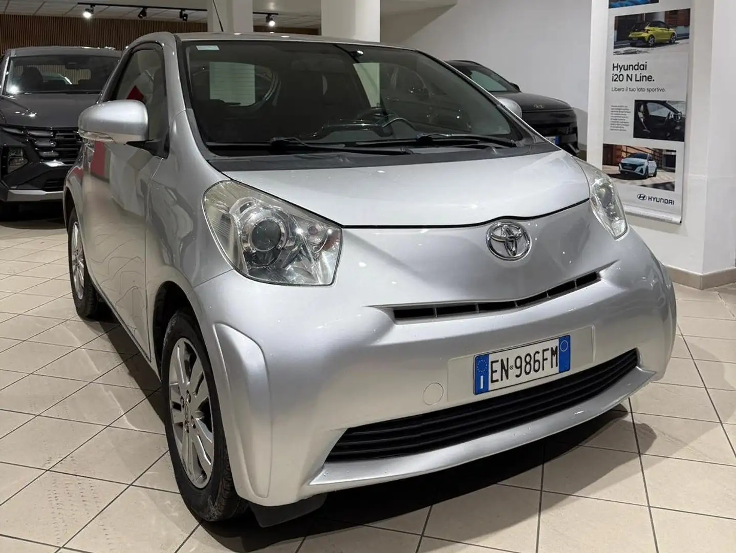Toyota iQ 1.0 Active (sol) Grau - 2