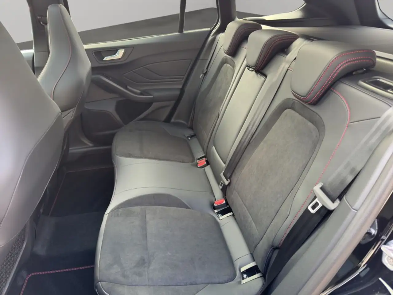 Ford Focus Turnier ST X *PANO*ELEK.-HECK*B&O*AUTOMATIK* 13