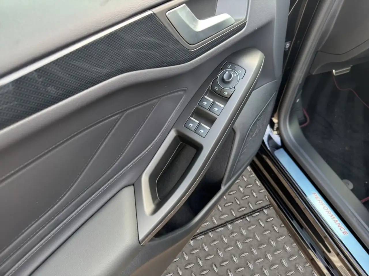 Ford Focus Turnier ST X *PANO*ELEK.-HECK*B&O*AUTOMATIK* 9