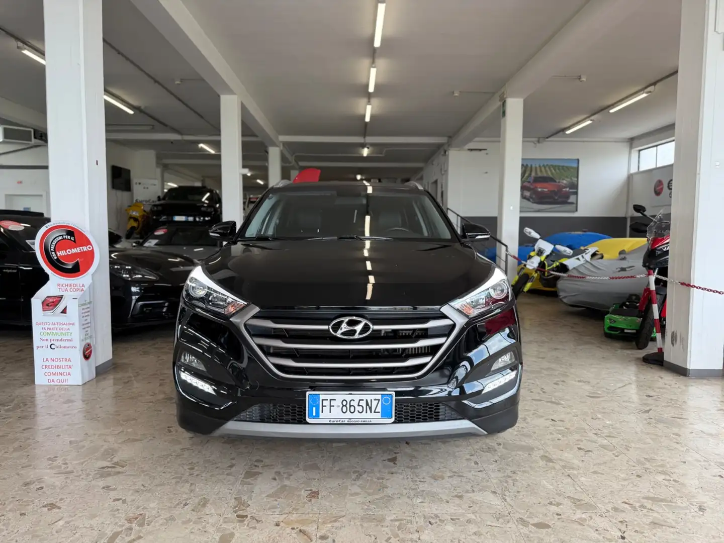 Hyundai TUCSON 1.7 CRDi XPossible Zwart - 2