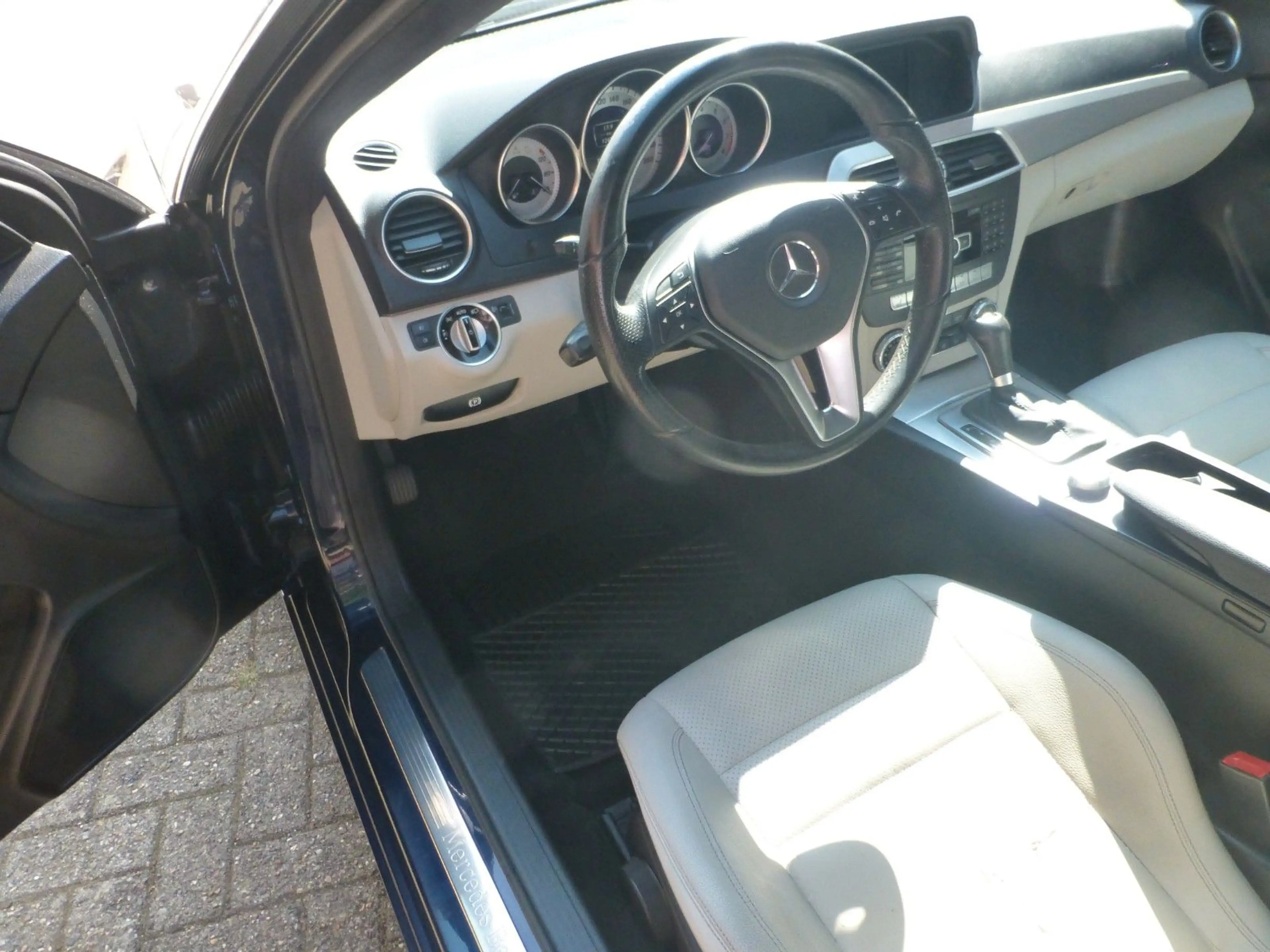 Mercedes-Benz C 180 C Coupe C 180 CGI BlueEfficiency — photo 7