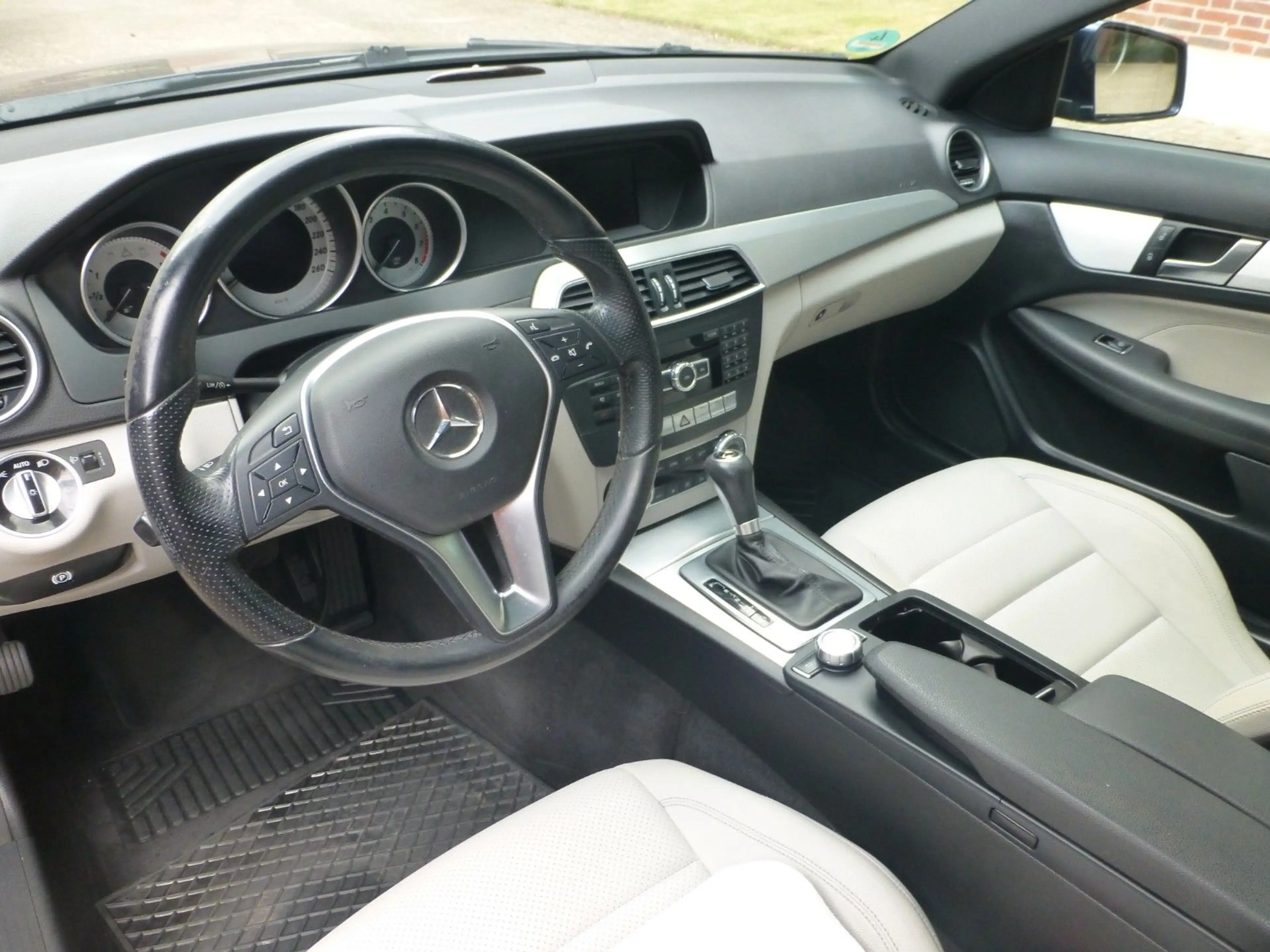 Mercedes-Benz C 180 C Coupe C 180 CGI BlueEfficiency — photo 8