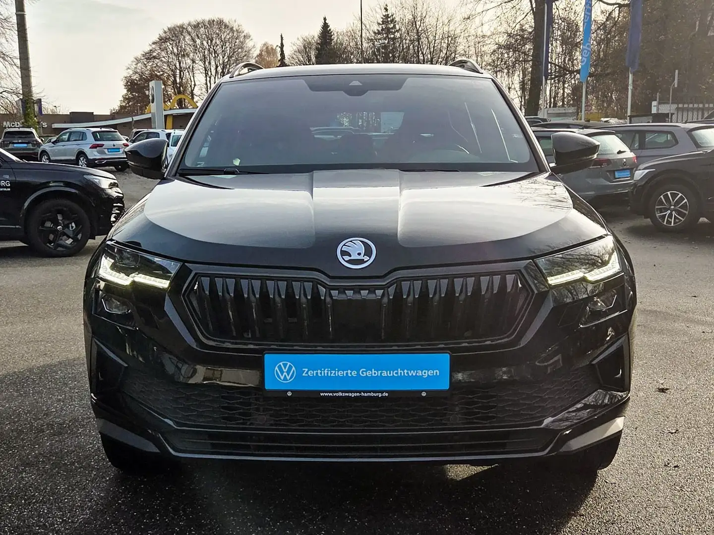Skoda Karoq 1.5 TSI DSG Sportl Navi Pano Kamera Schwarz - 2
