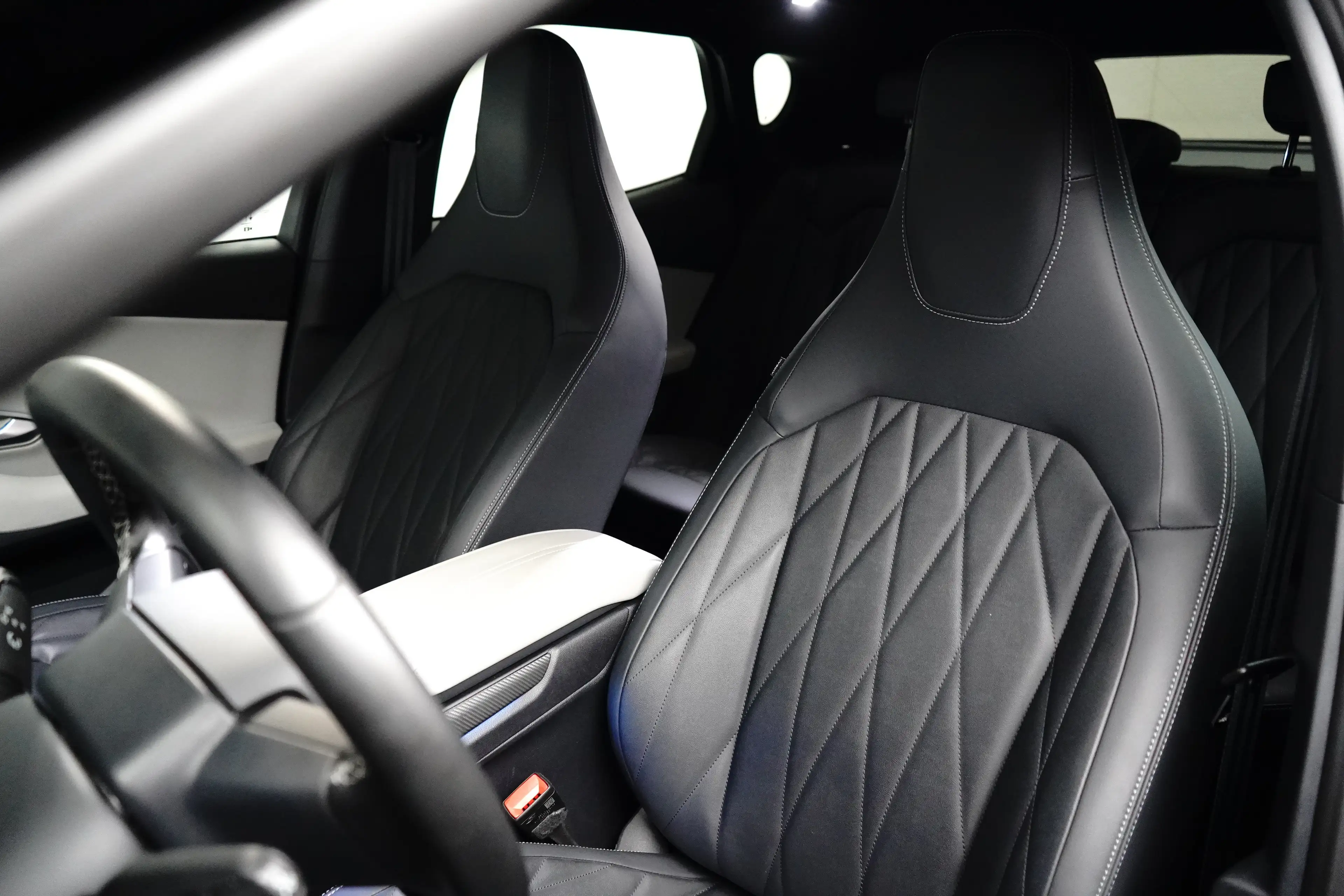 Ford Capri Premium Extended Range 340pk AWD 79KWh | AGR-Stoel — photo 18