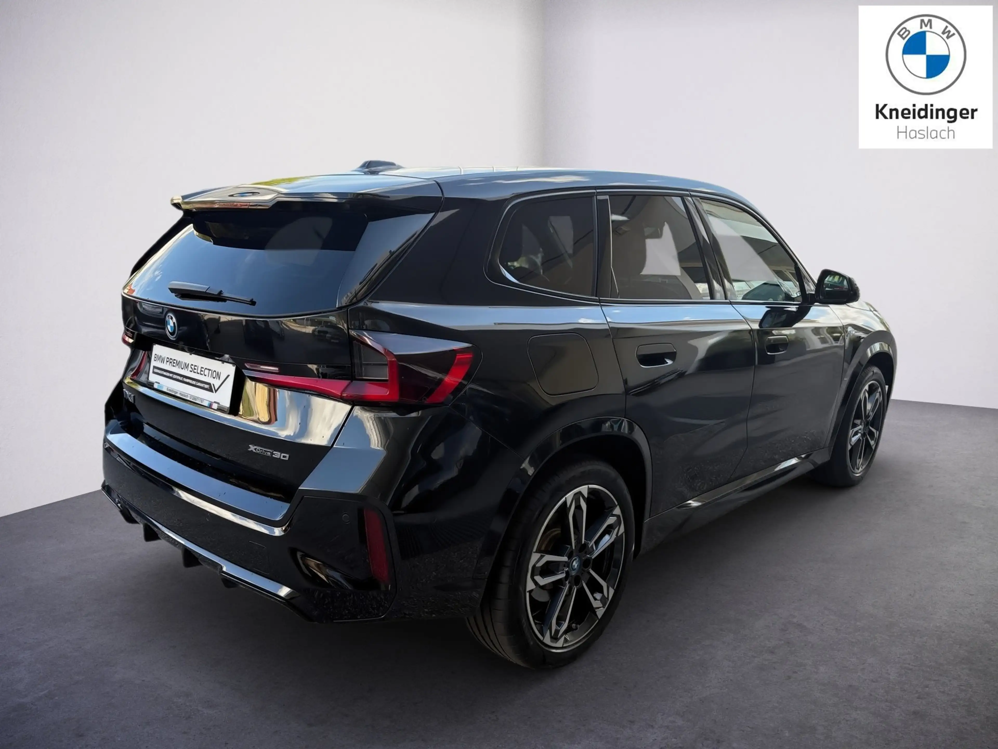 BMW iX1 xDrive30 — photo 4