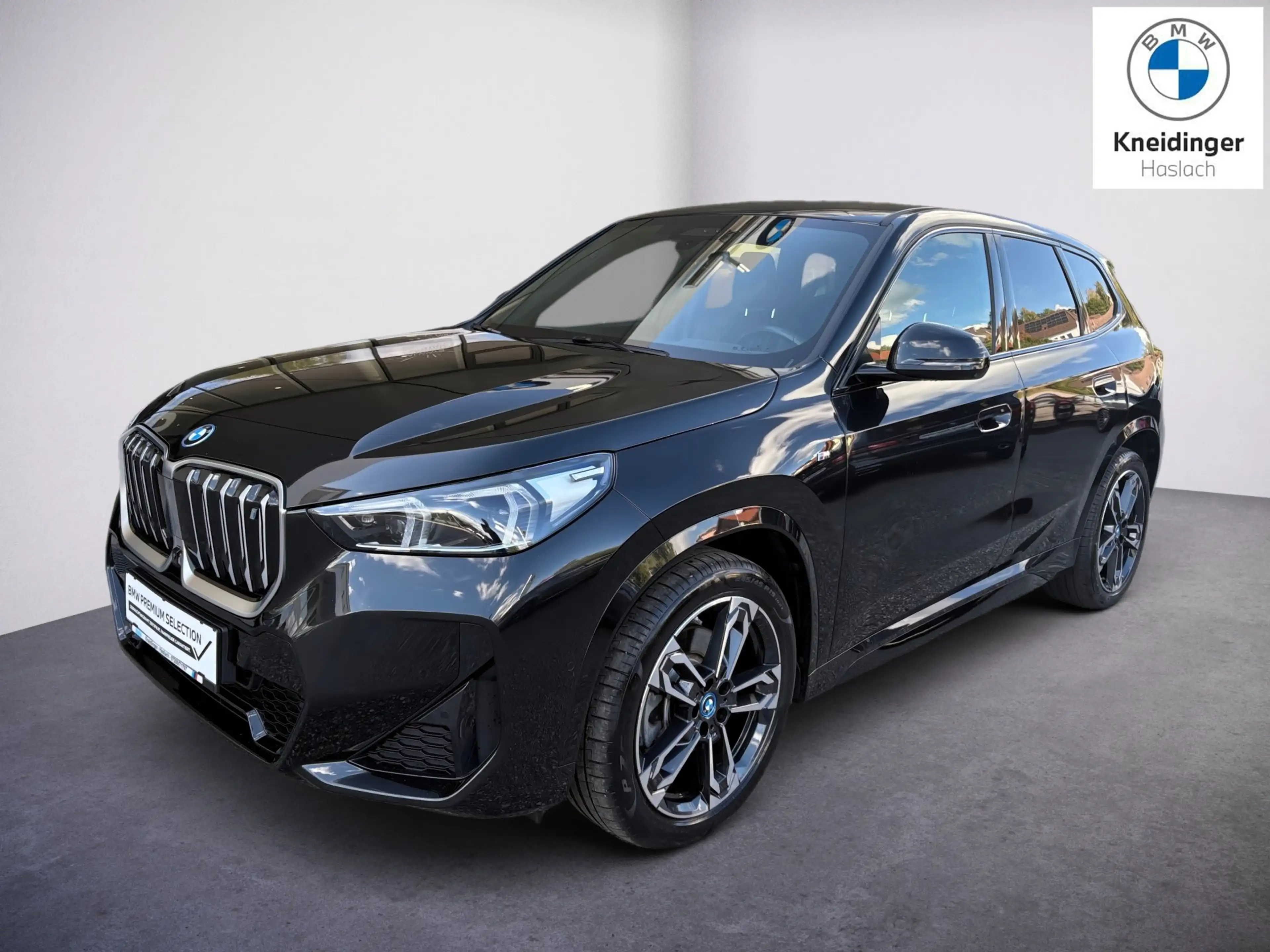 BMW iX1 xDrive30 — photo 2