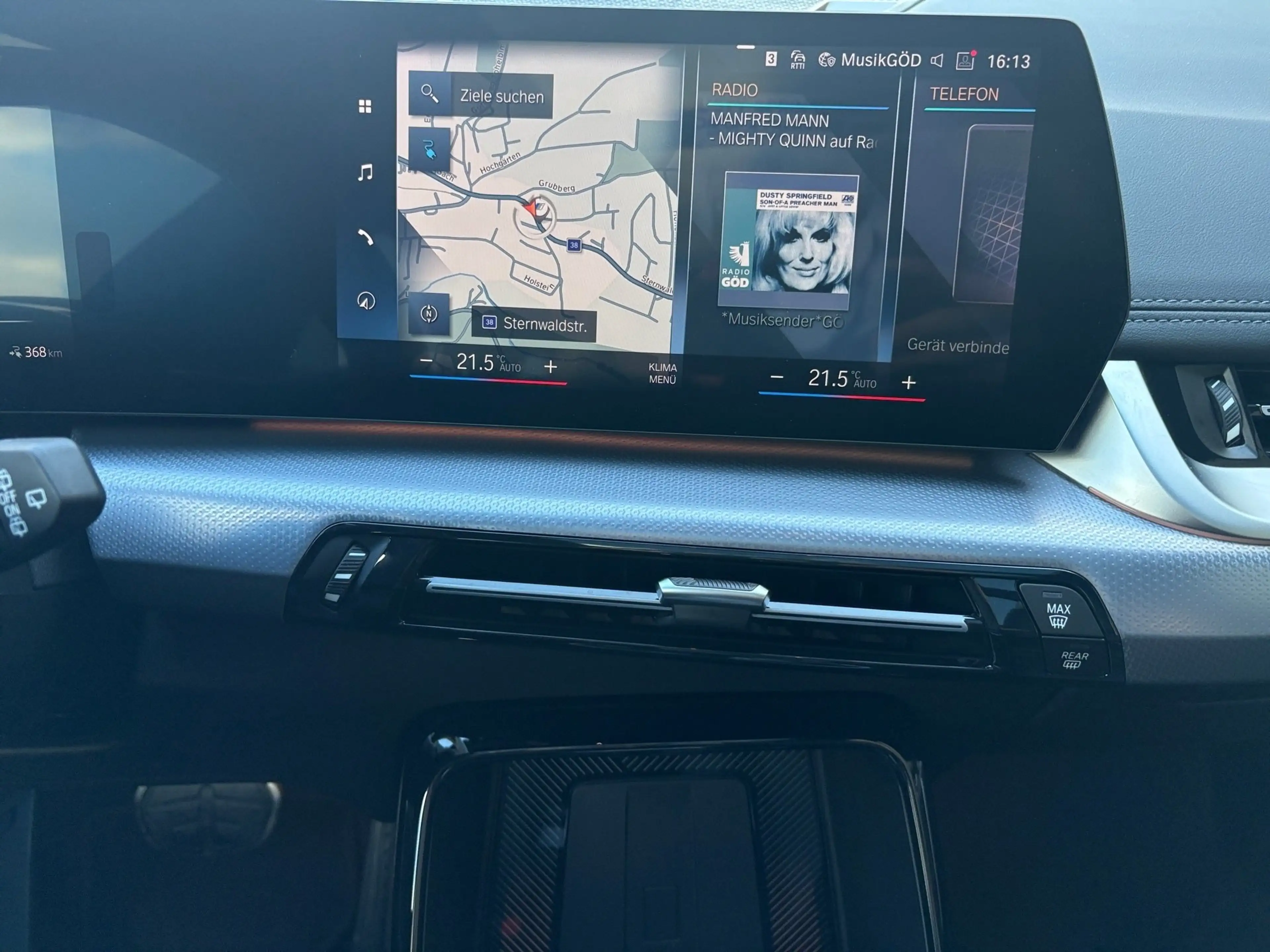 BMW iX1 xDrive30 — photo 10