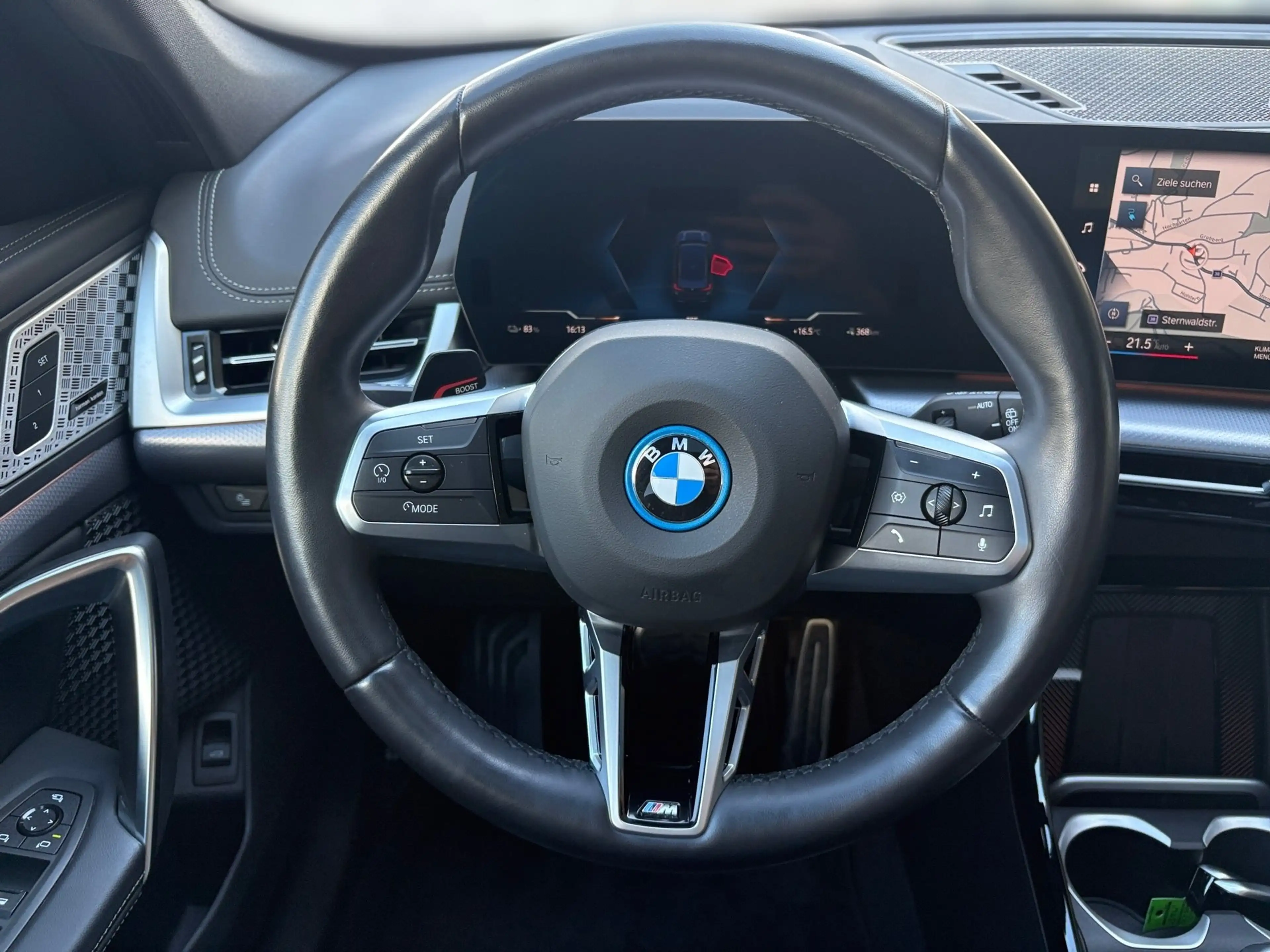 BMW iX1 xDrive30 — photo 11