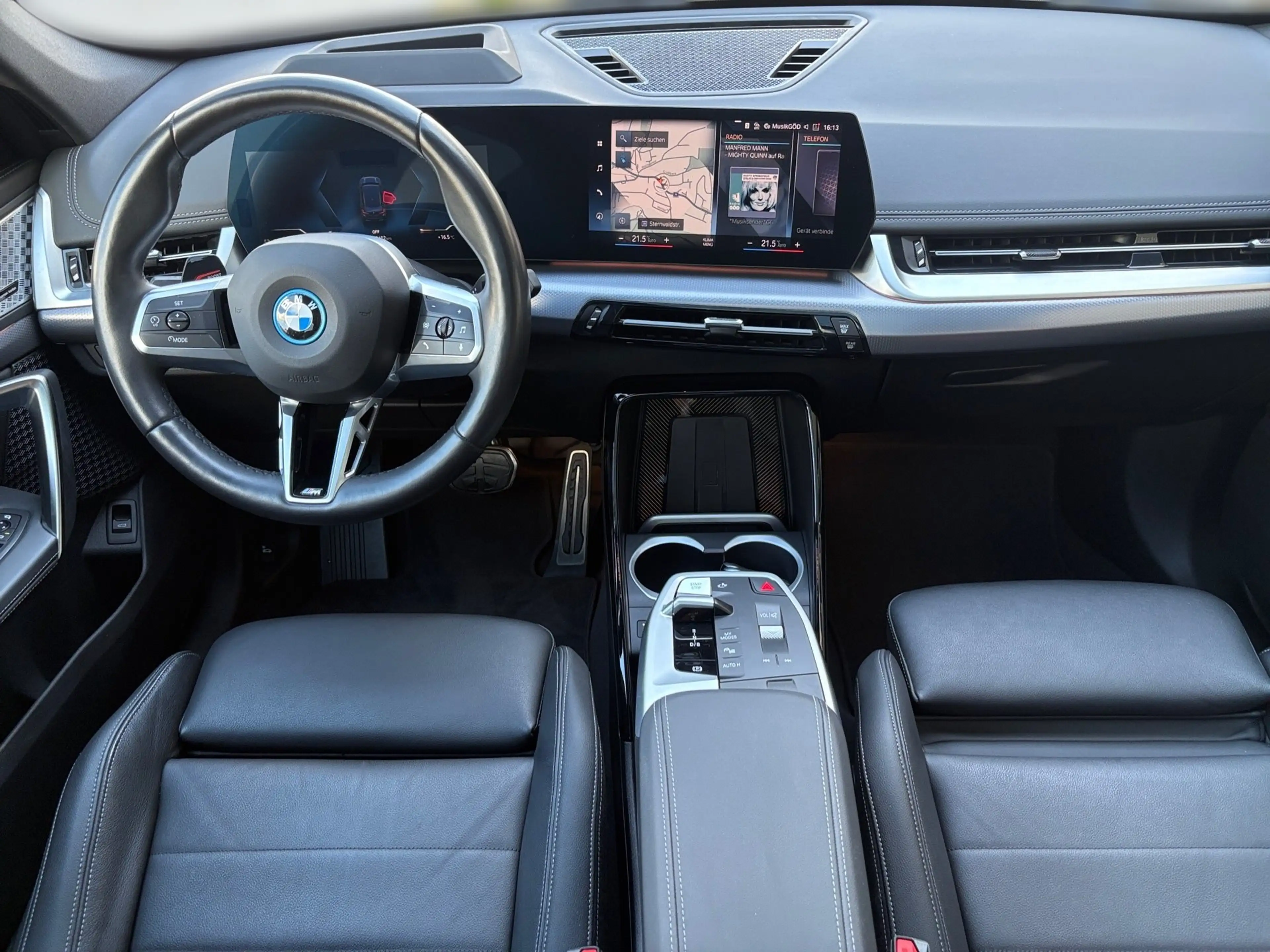 BMW iX1 xDrive30 — photo 9