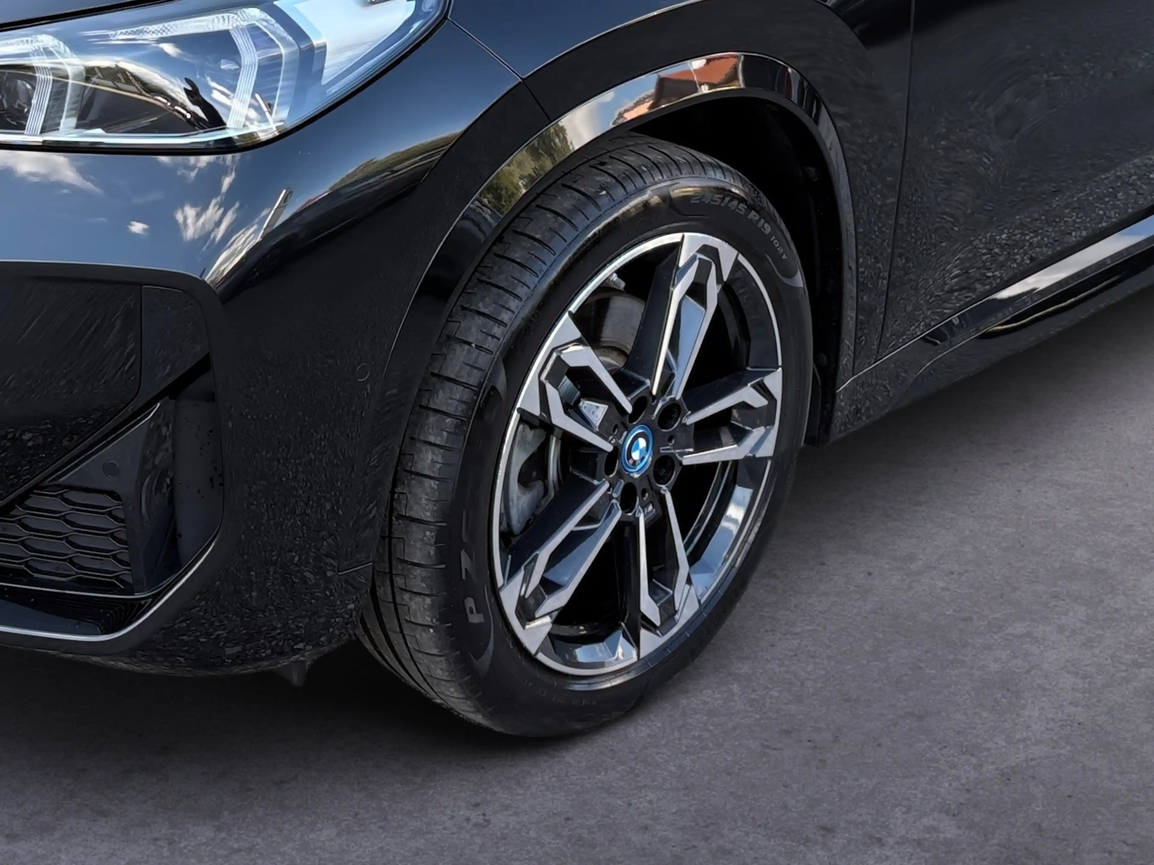 BMW iX1 xDrive30 — photo 6