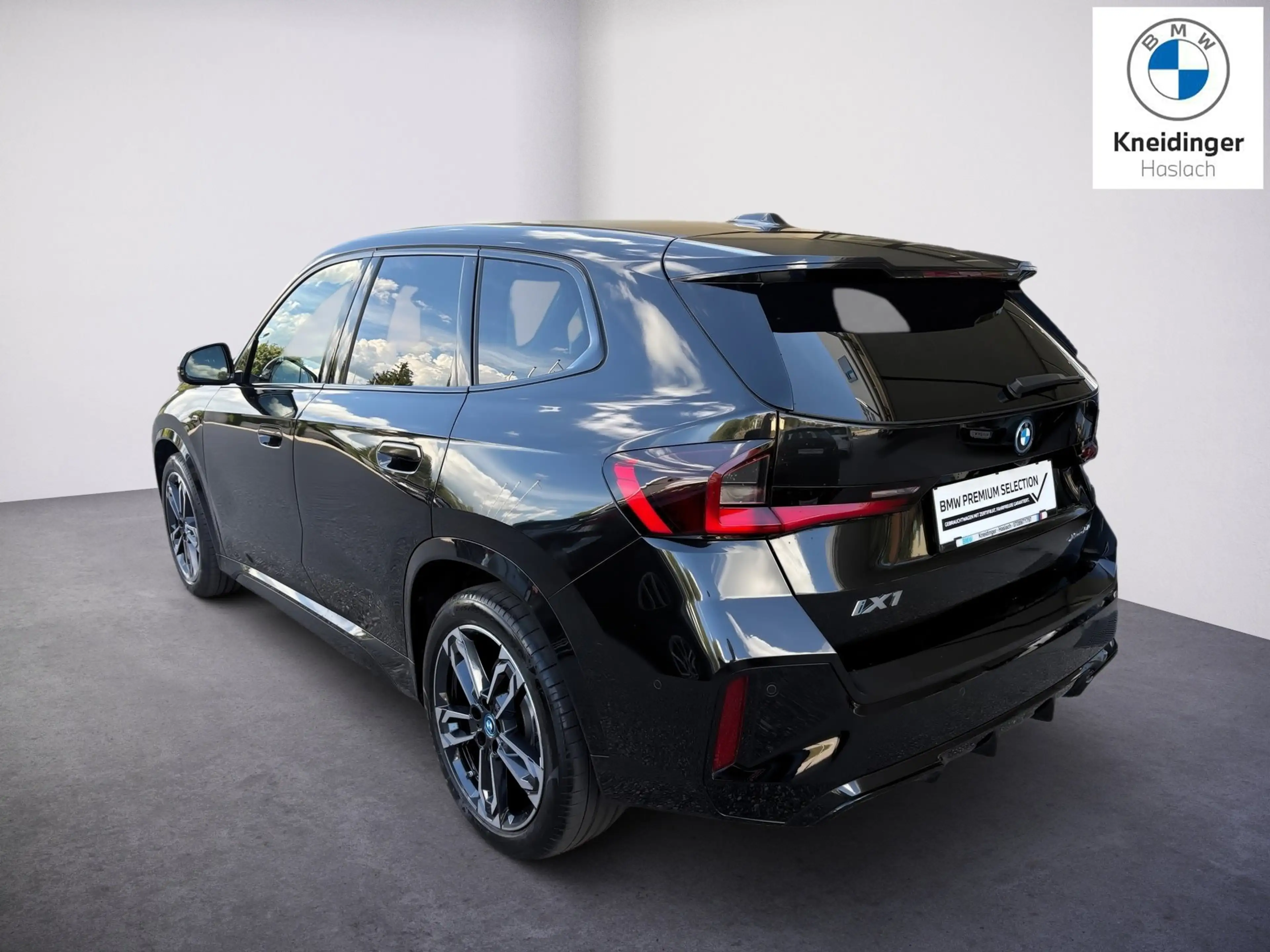 BMW iX1 xDrive30 — photo 3