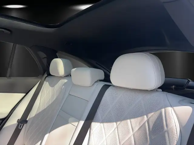Mercedes-Benz 220 view 13