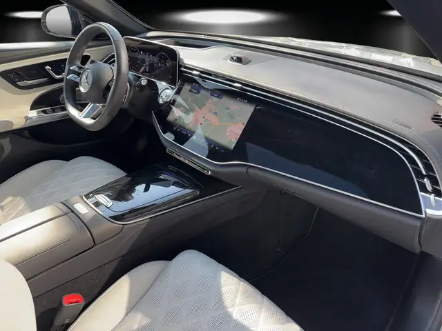 Mercedes-Benz 220 view 15