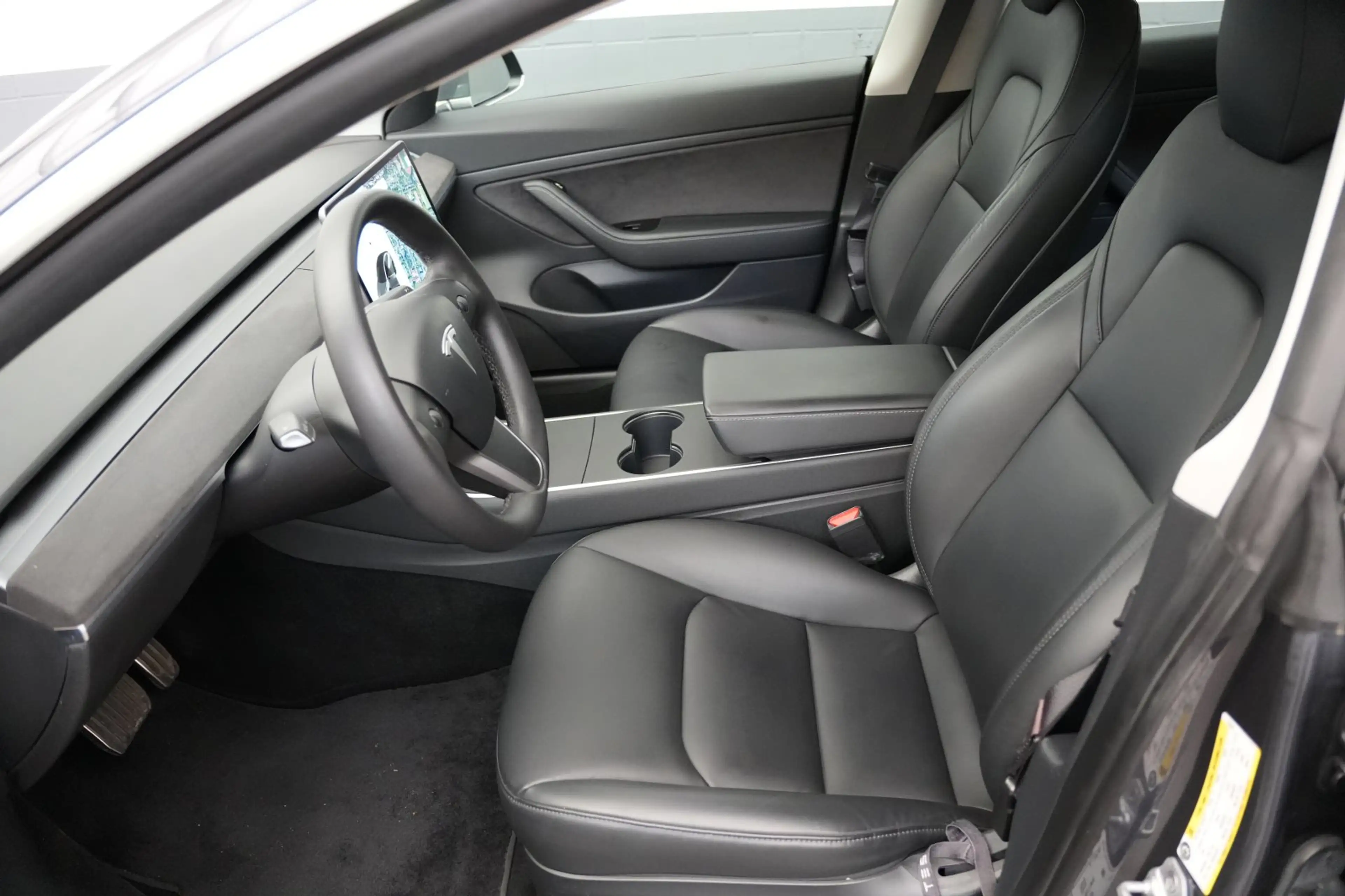 Tesla Model 3 Standard Range + *AHK* — photo 9