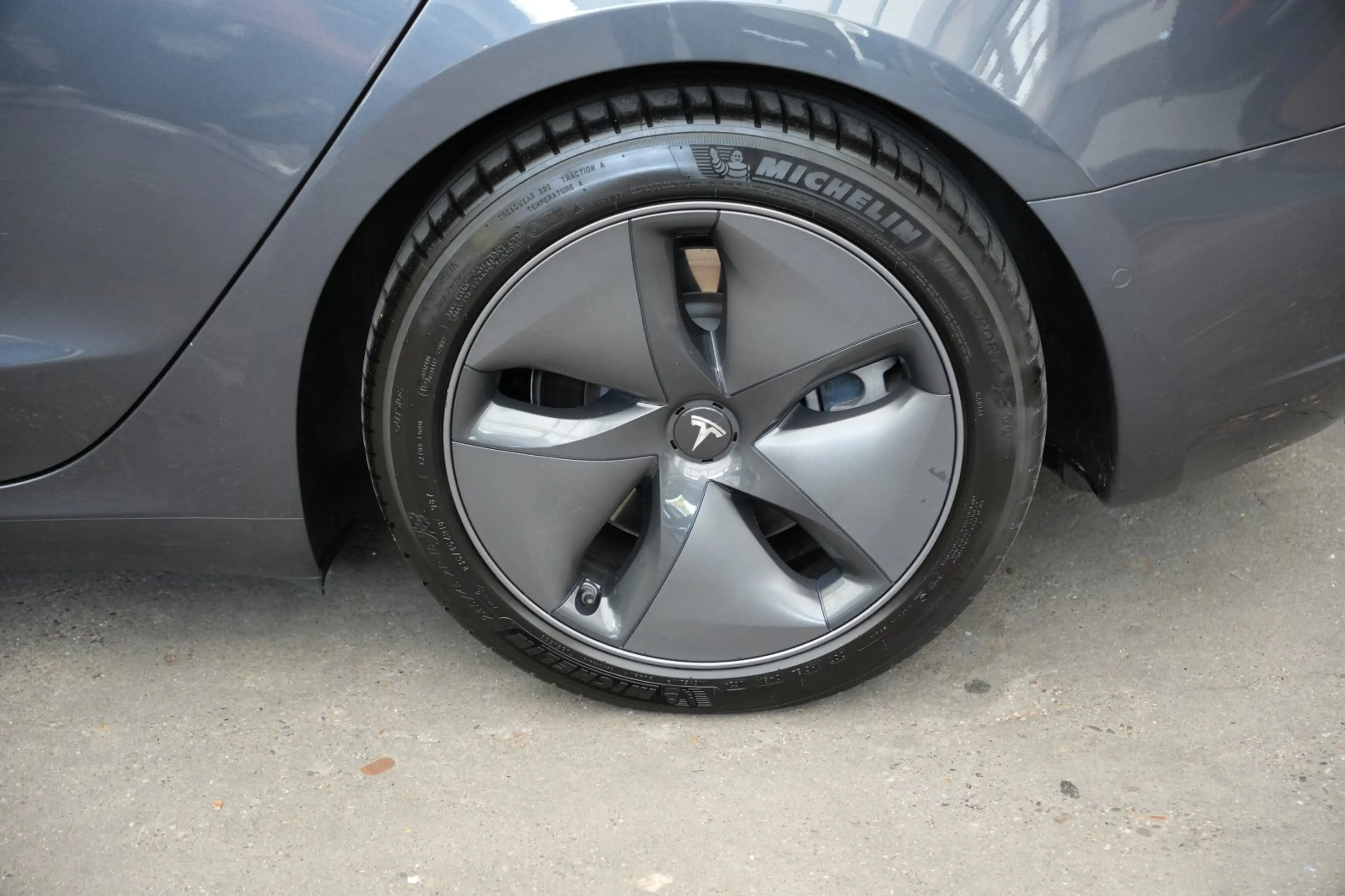 Tesla Model 3 Standard Range + *AHK* — photo 14
