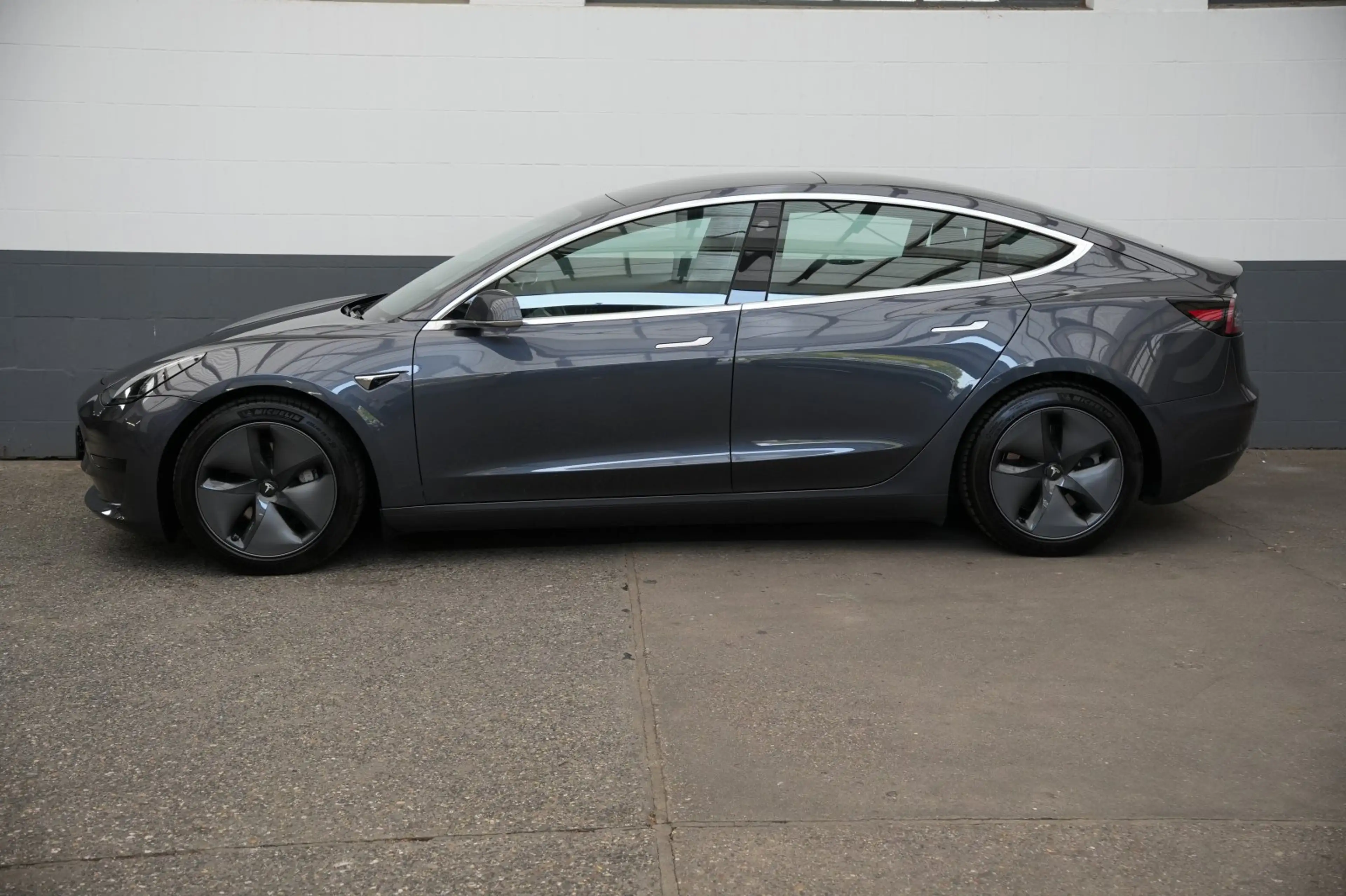 Tesla Model 3 Standard Range + *AHK* — photo 3