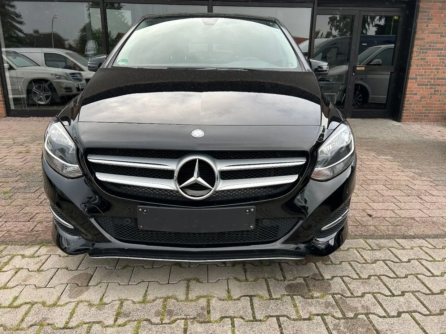 Mercedes-Benz B 200 B -Klasse 7G-DCT Klima*NAVI*SHZ*AHK Schwarz - 2
