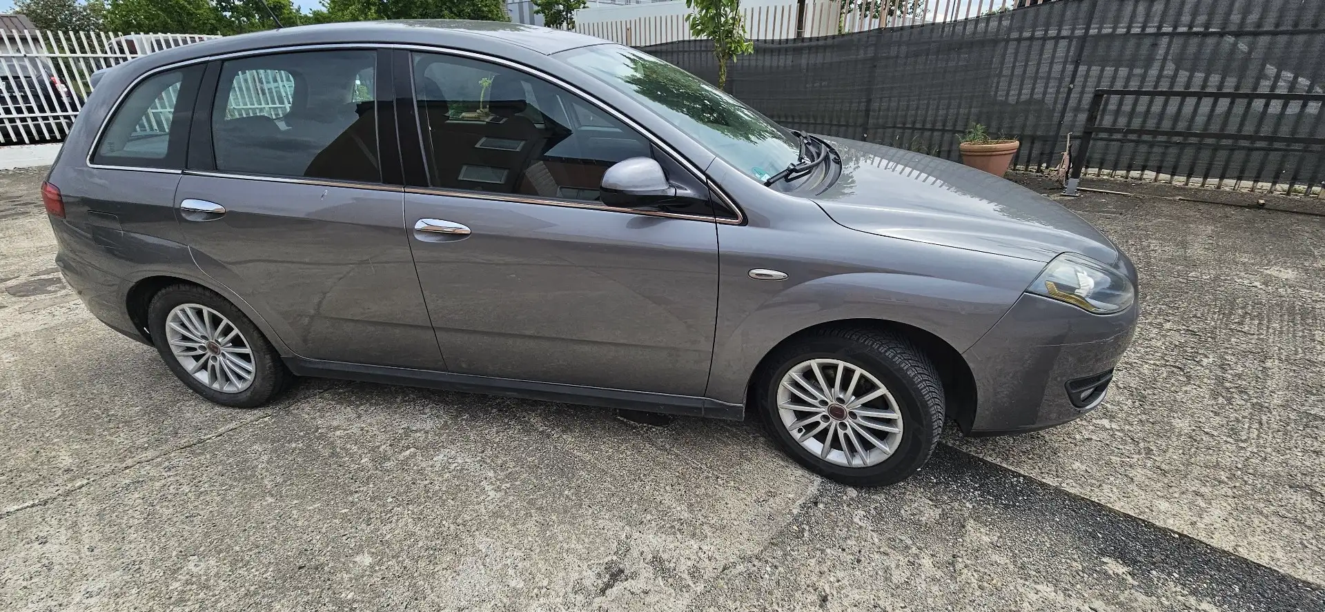 Fiat Croma 1.9 16V Multijet Dynamic (12.2007->) Grau - 2