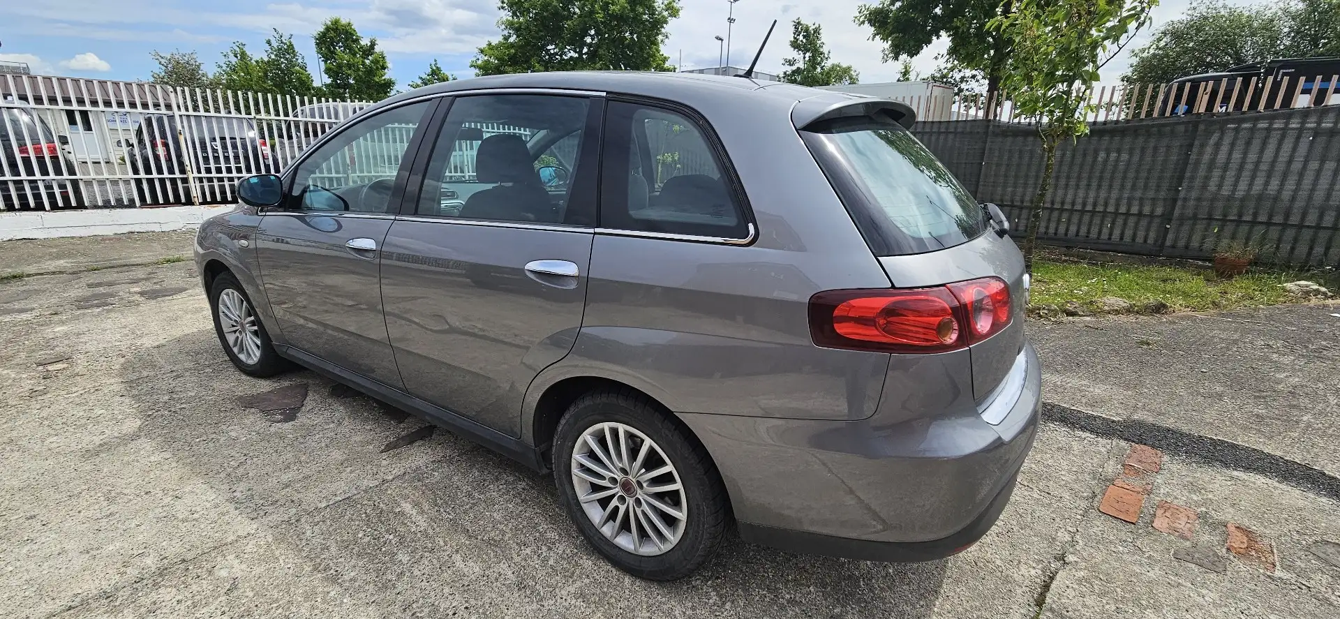 Fiat Croma 1.9 16V Multijet Dynamic (12.2007->) Grau - 1
