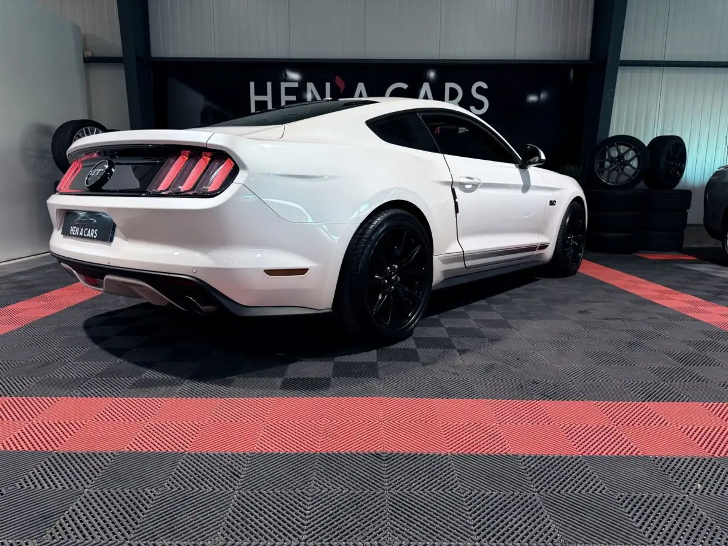 Ford Mustang (6) Fastback V8 BVA6 GT Wit - 2