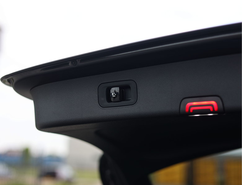 Mercedes-Benz E 300 Estate 300e | Pano - Burmester - HUD — photo 23